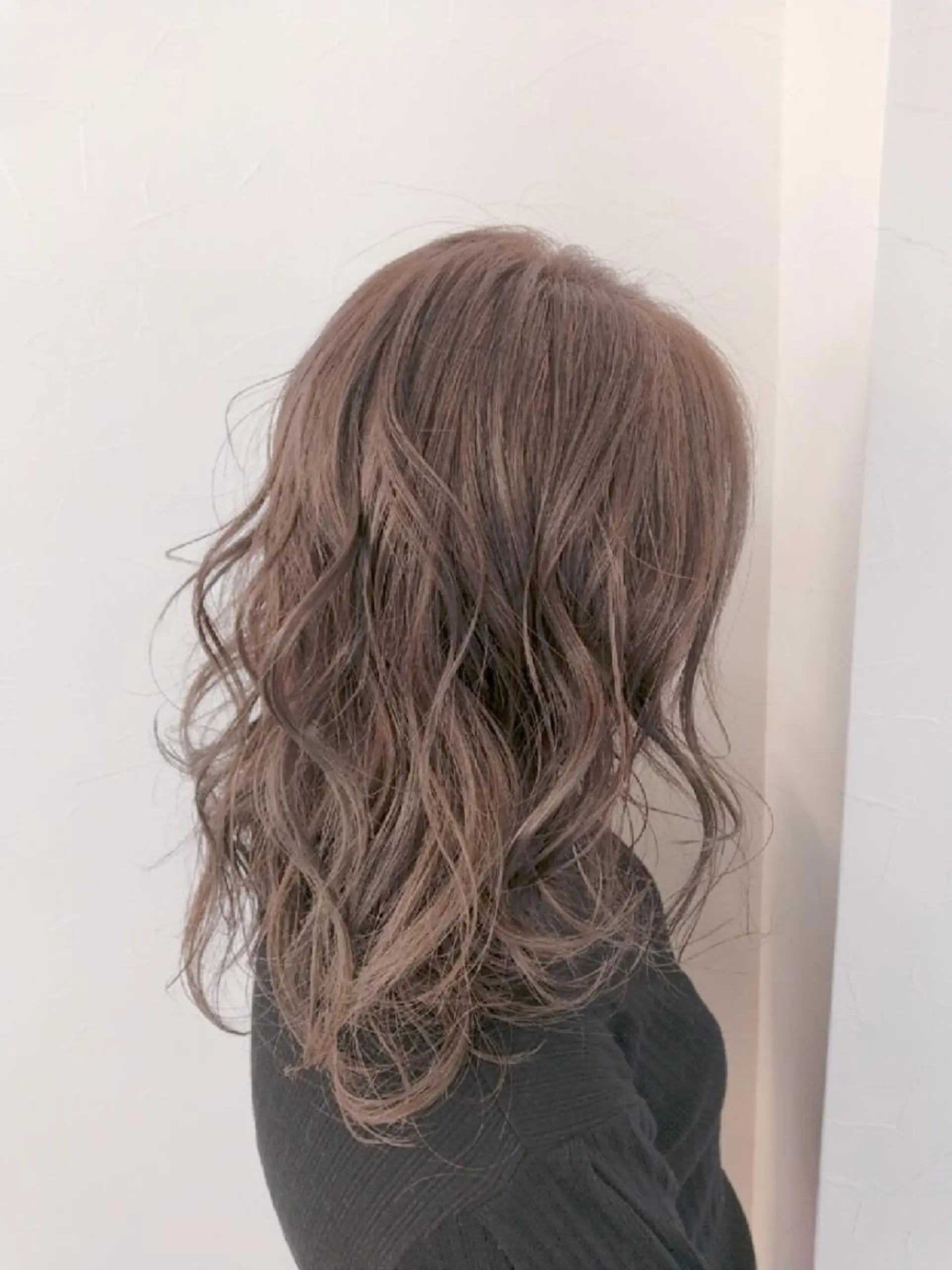 ロング カラー バレイヤージュ ベージュカラー ブリーチ 透明感カラー ダブルカラー デザインカラー 髪質改善Lilithのその他イメージ