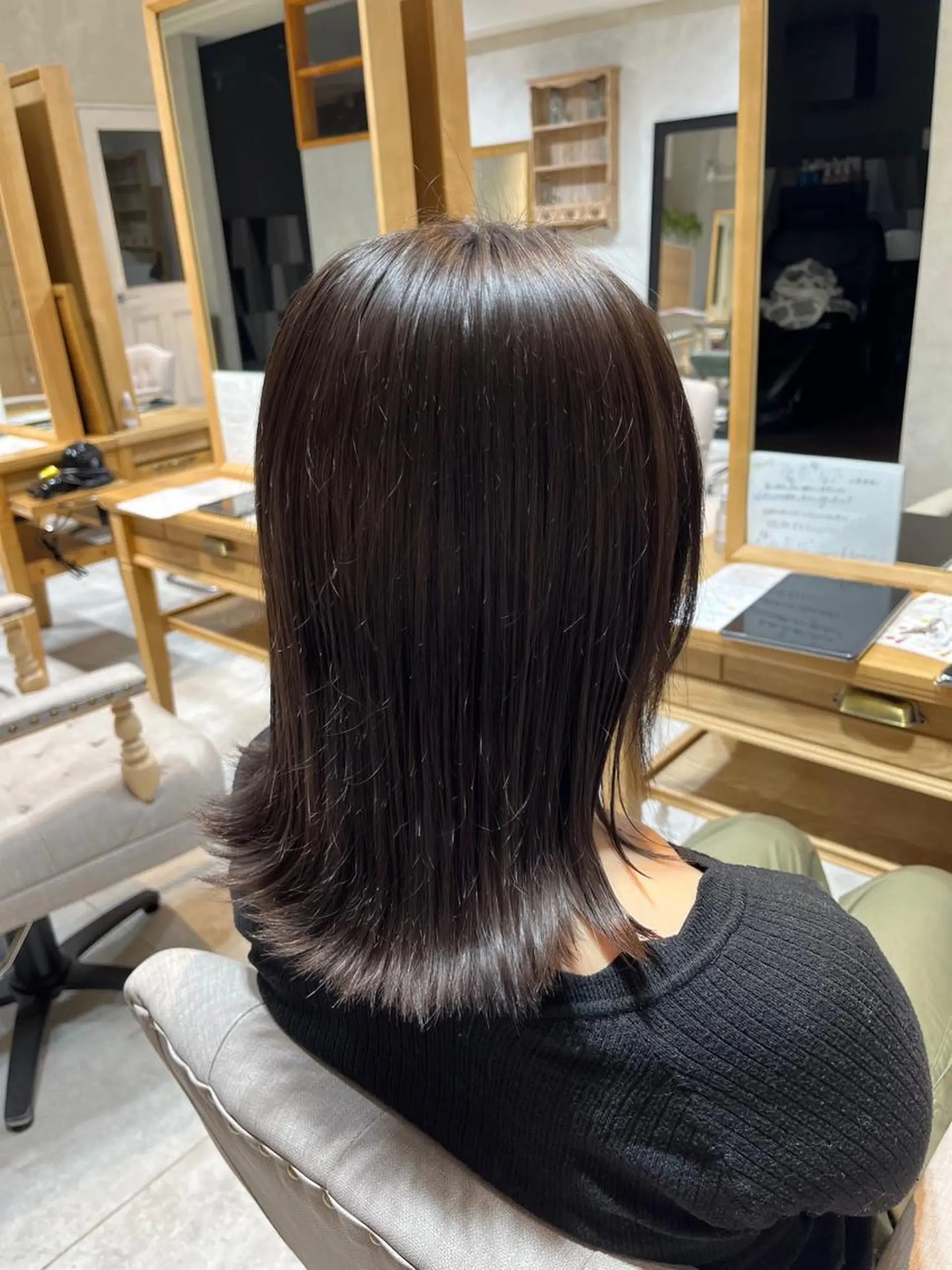 ミディアム カット ヘアカラー トリートメント 酒井 彩希のヘアスタイル