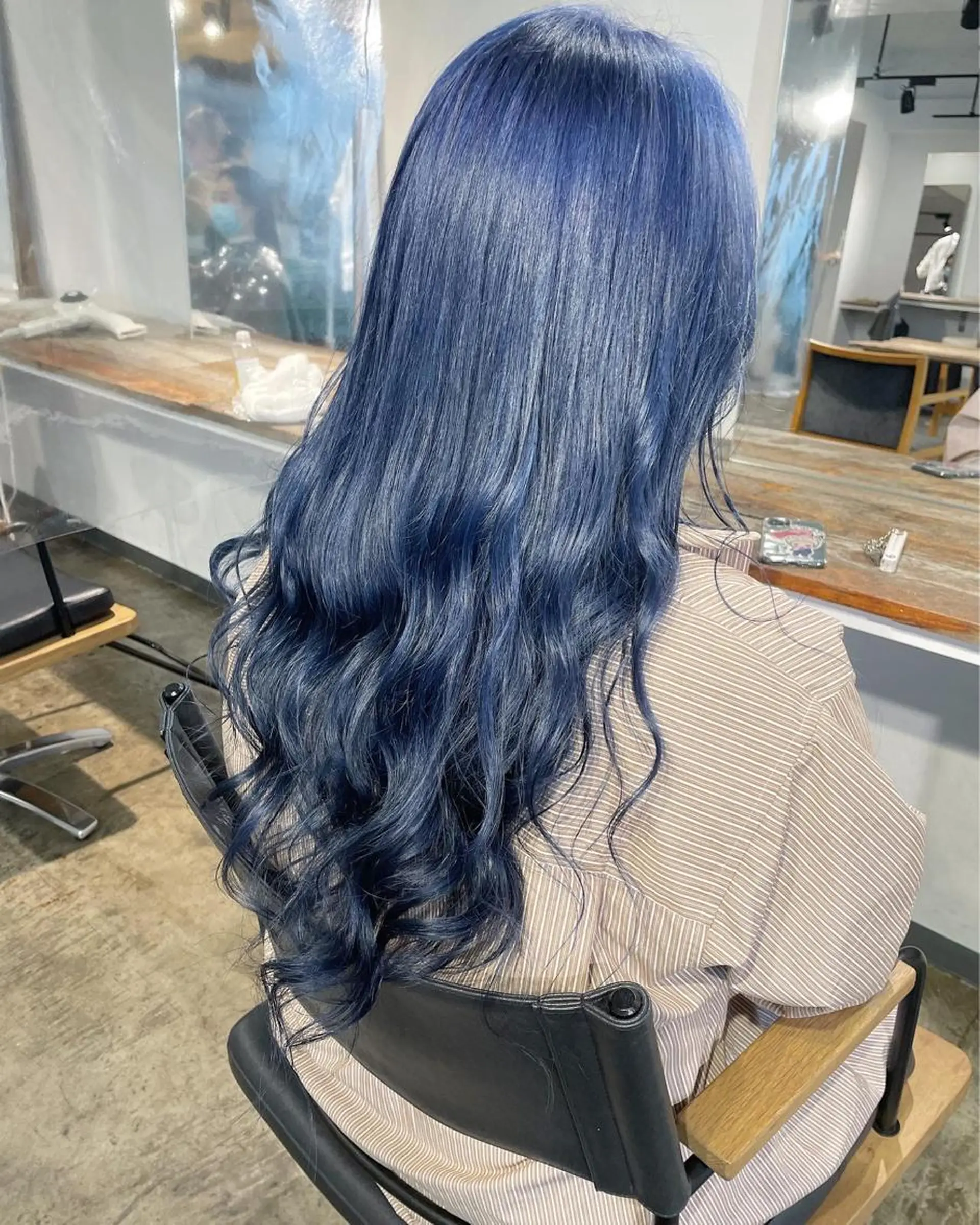 ロング カラー ブルーカラー ハイトーンカラー ハイトーン/レイヤー /ケアブリーチ石川治のヘアスタイル