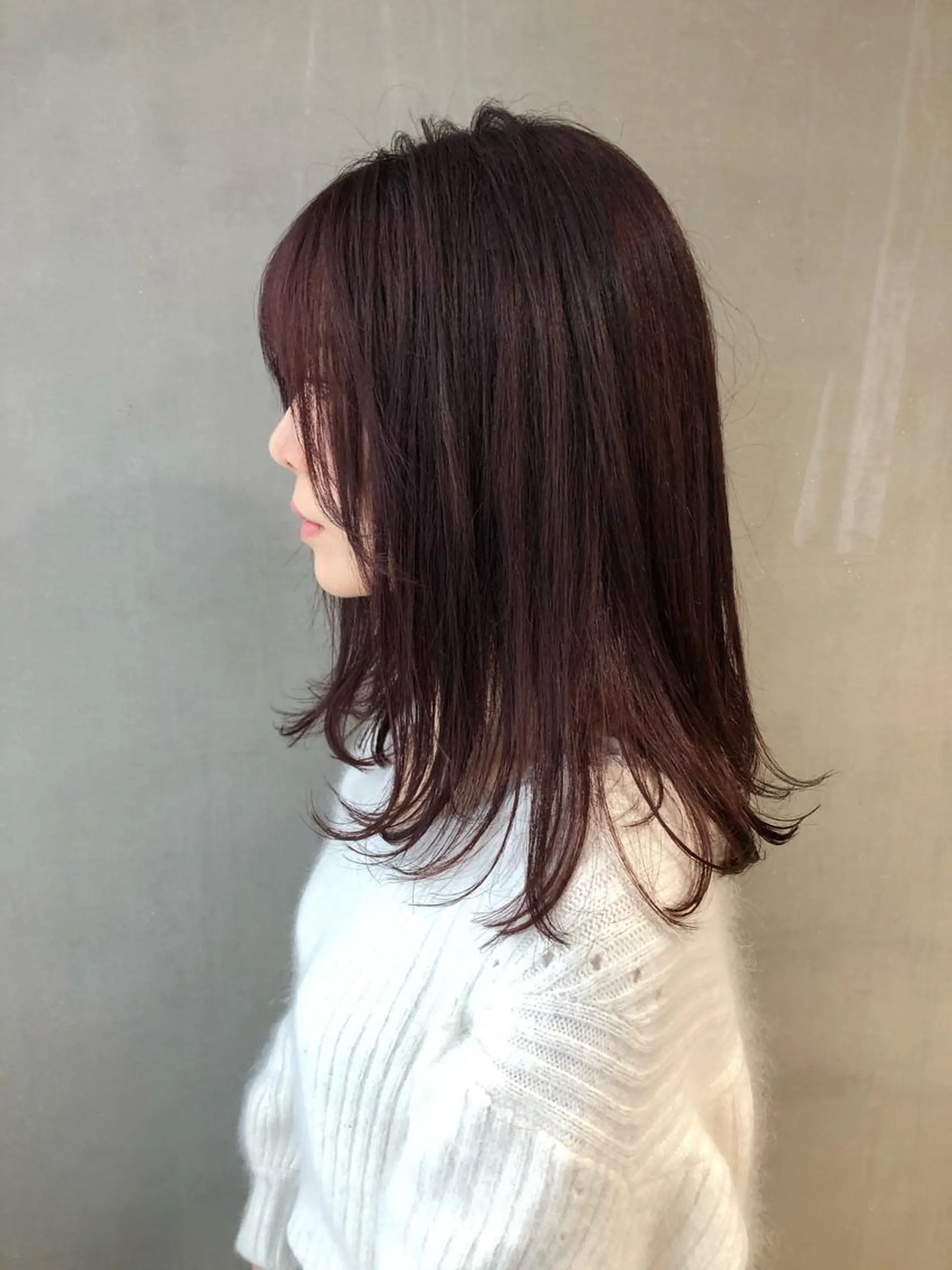 セミロング カラー ブリーチ ボルドーカラー ブリーチなしカラー カット ヘアカラー トリートメント ウルフレイヤーカット /チヒロのヘアスタイル