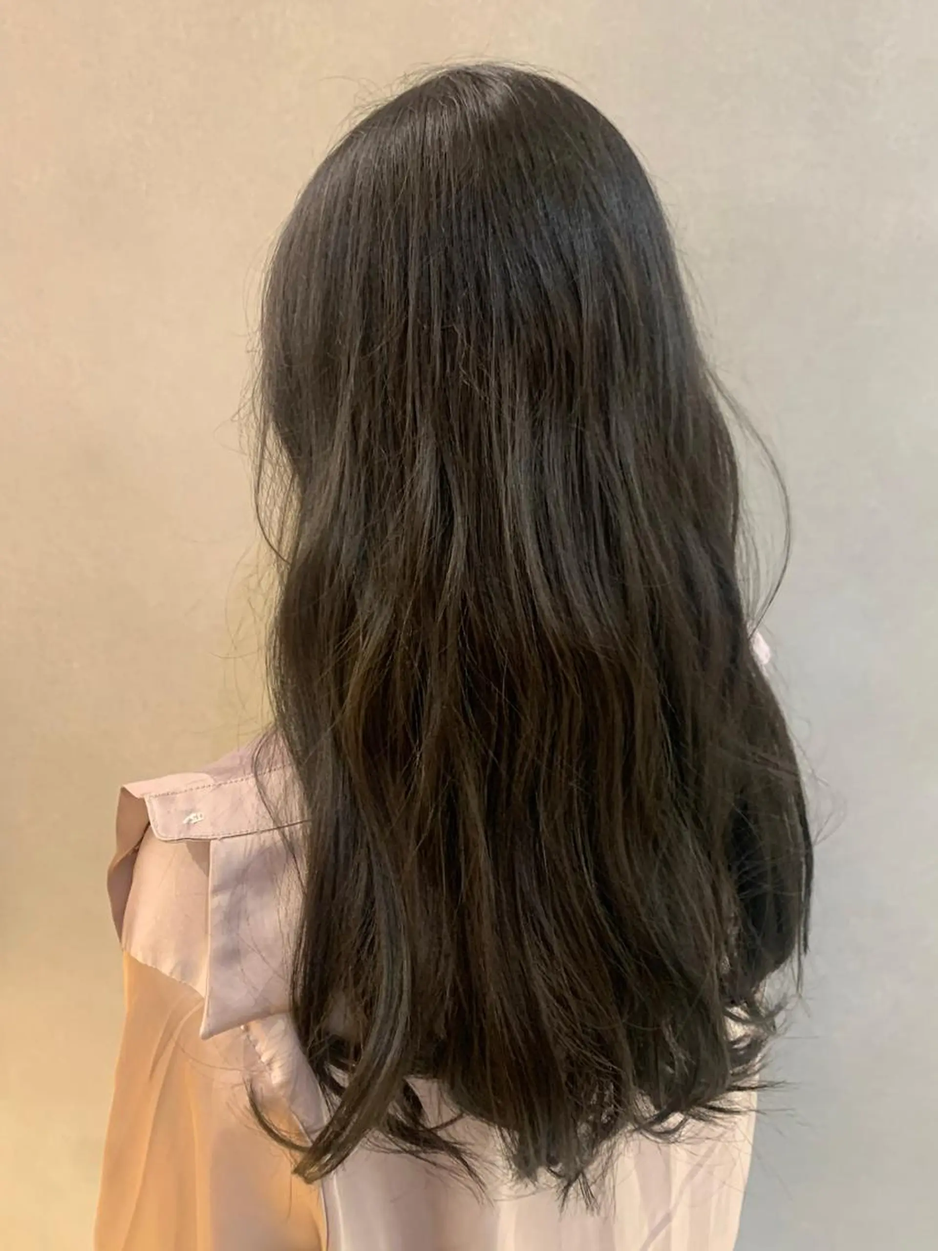 ロング くせ毛 外国人風カラー ハイライト 髪質改善 似合わせカット カット ヘアカラー トリートメント 土佐 優奈のヘアスタイル