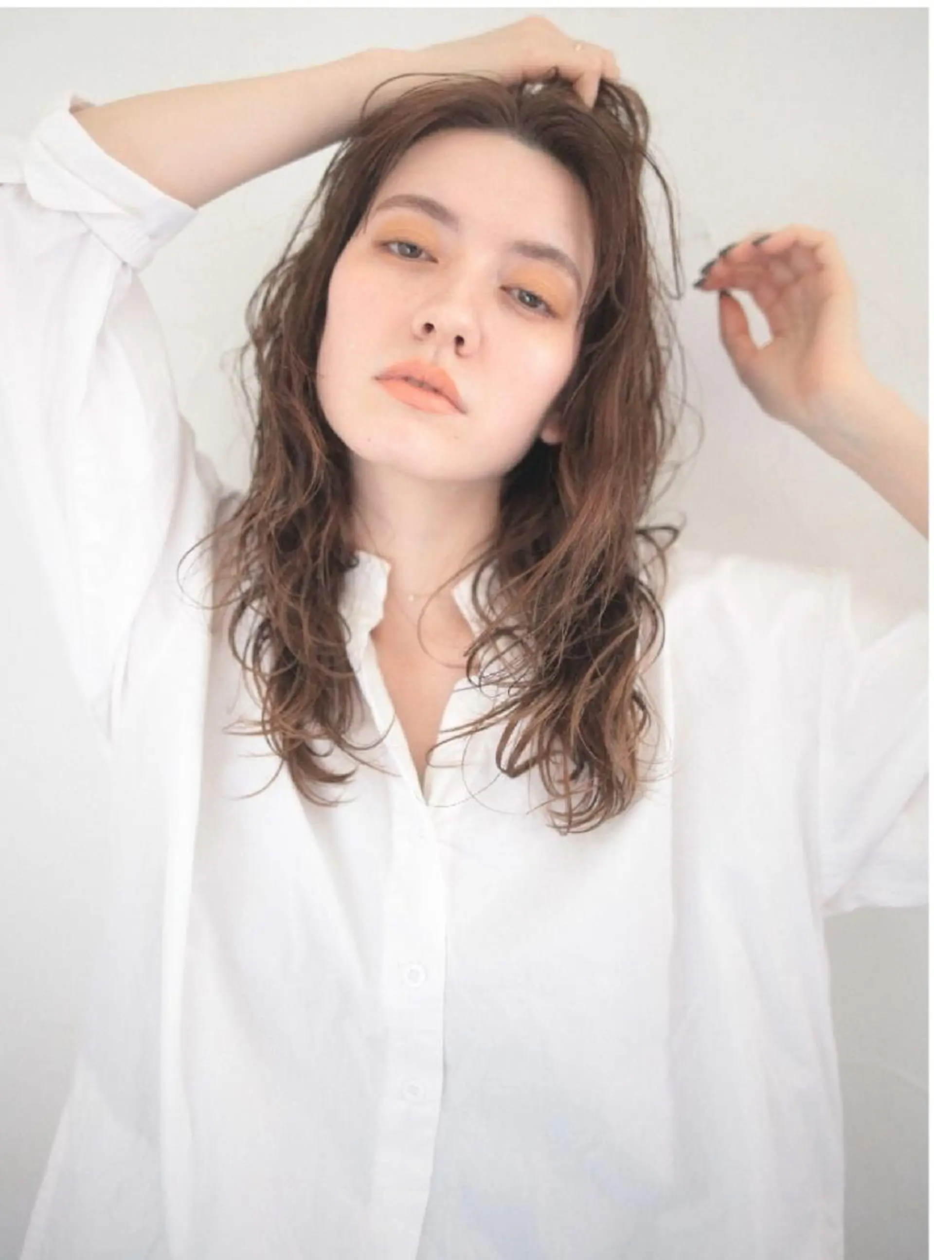 セミロング カラー パーマ 小田川 竜也のヘアスタイル