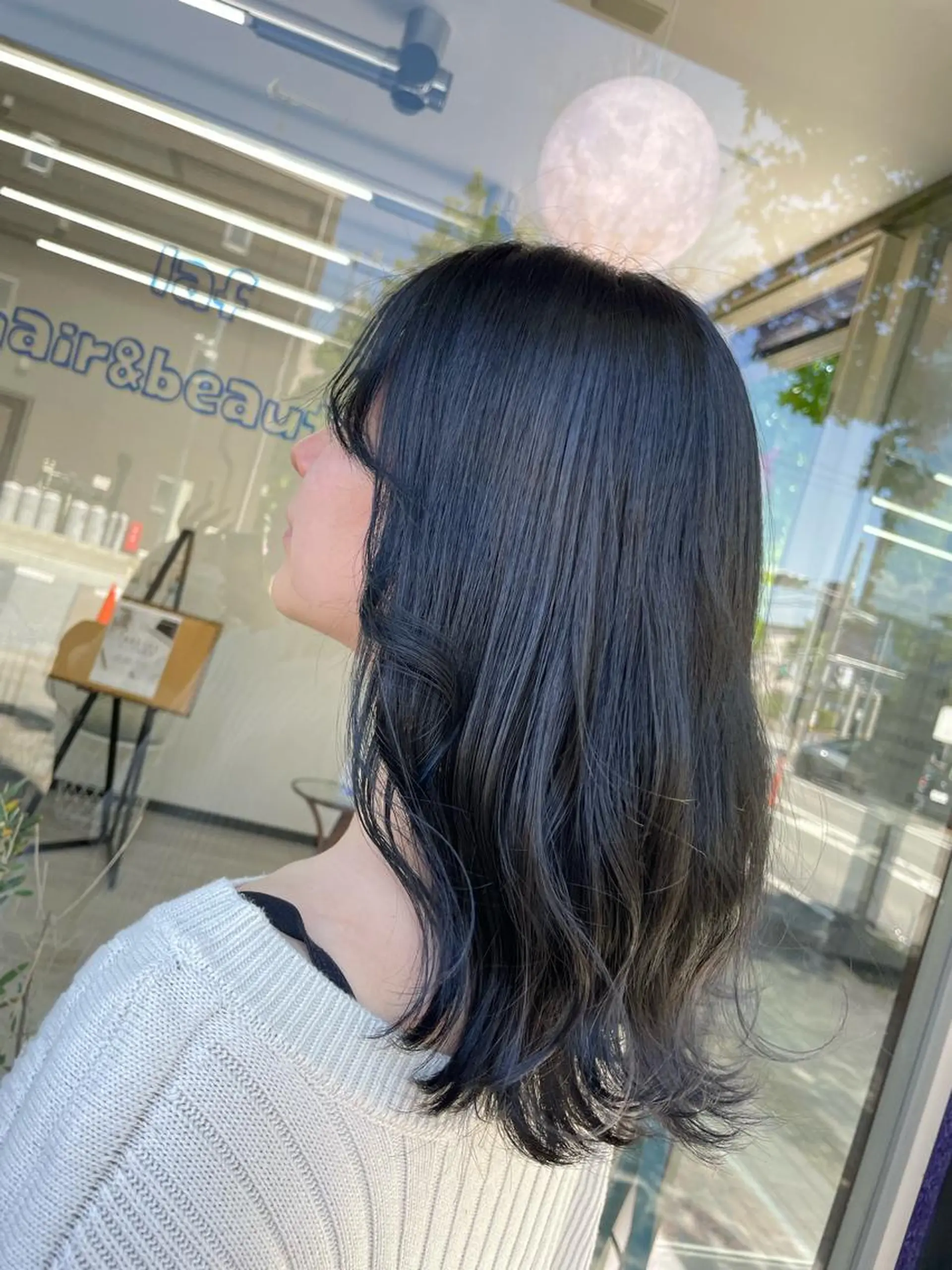 カラー オノ アカネのヘアスタイル