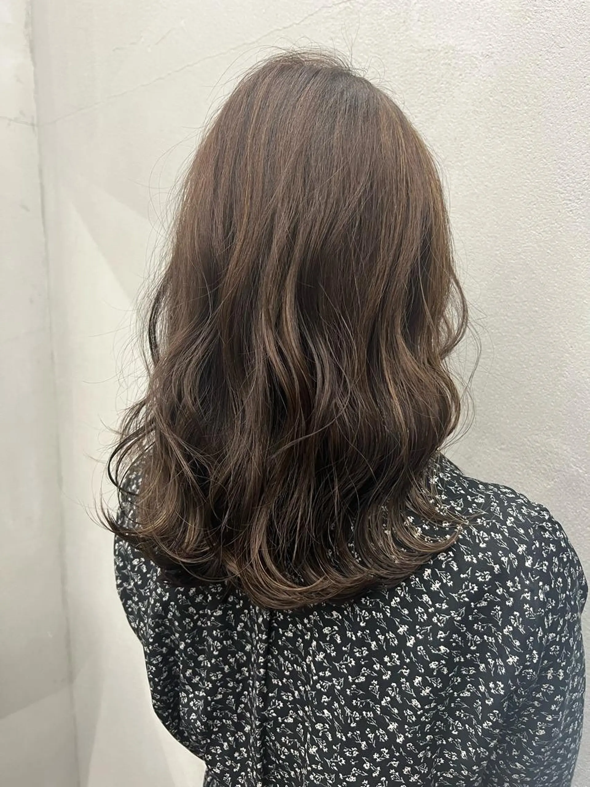 ミディアム 亀田 泰生のヘアスタイル