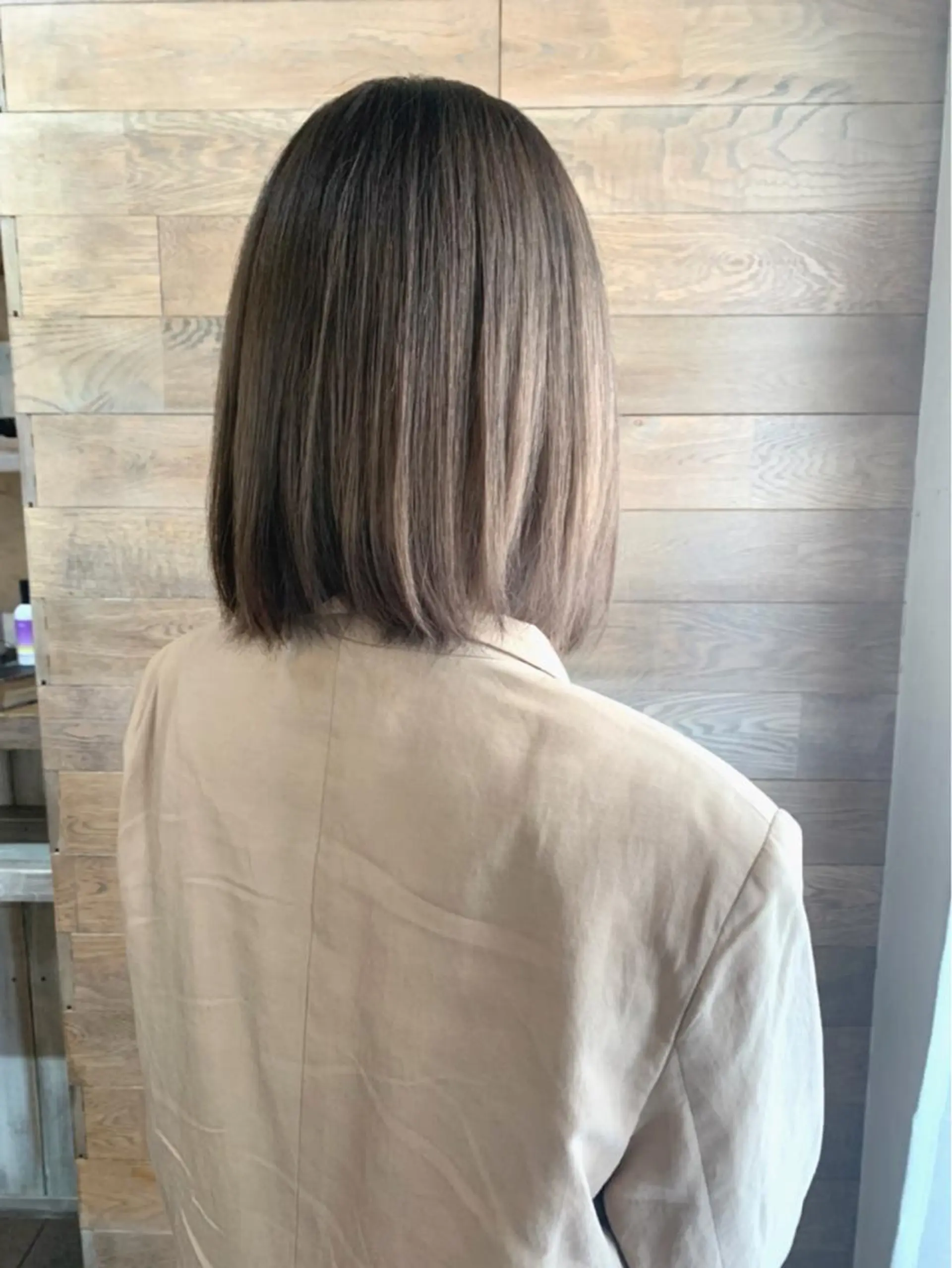 ミディアム カラー ハイライトカラー ハイトーンカラー 外国人風カラー ハイライト 髪質改善 ヘアカラー トリートメント 京都大人女性ショート 徒歩1分/秋山のヘアスタイル