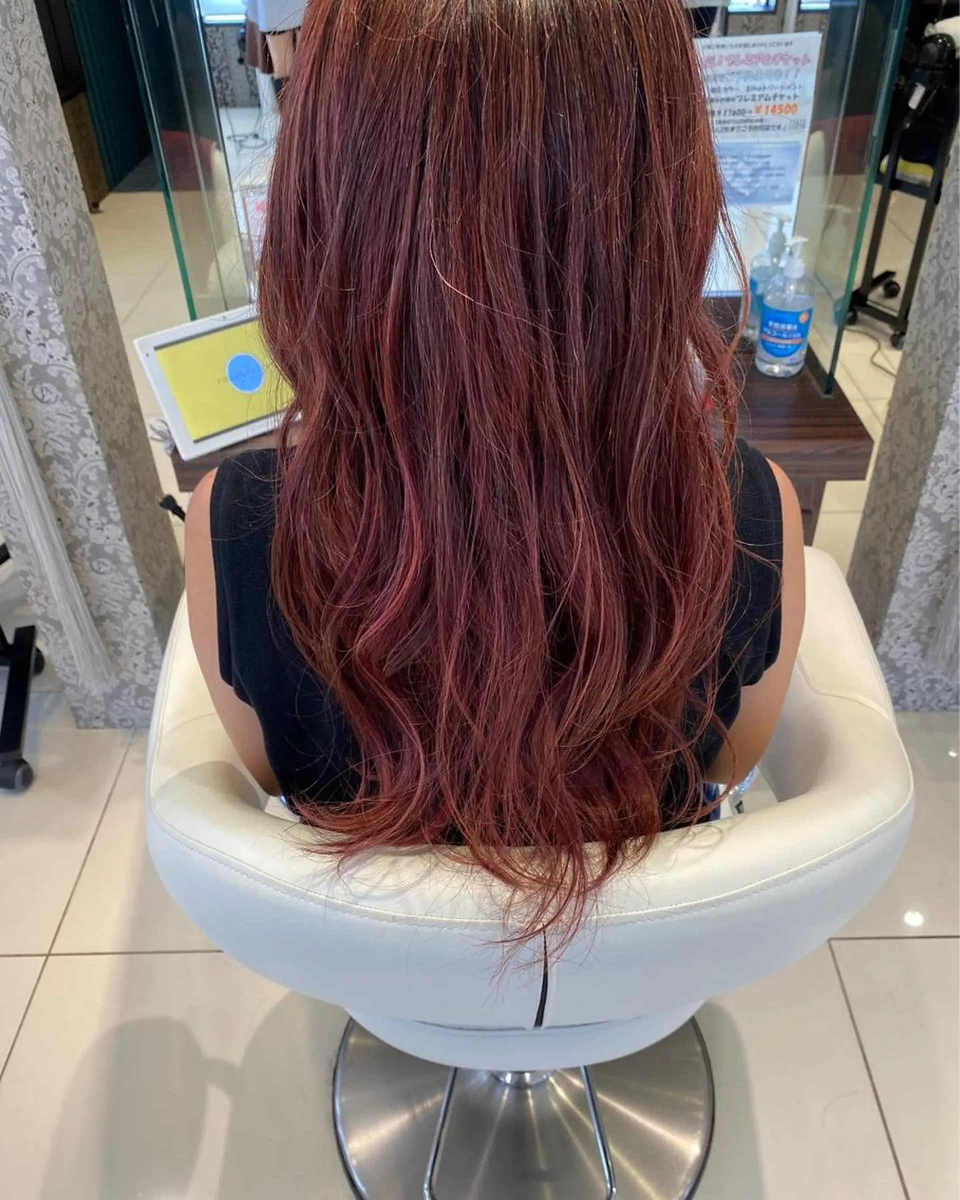 ロング カラー パーマ ピンクカラー 鈴木 颯介のヘアスタイル