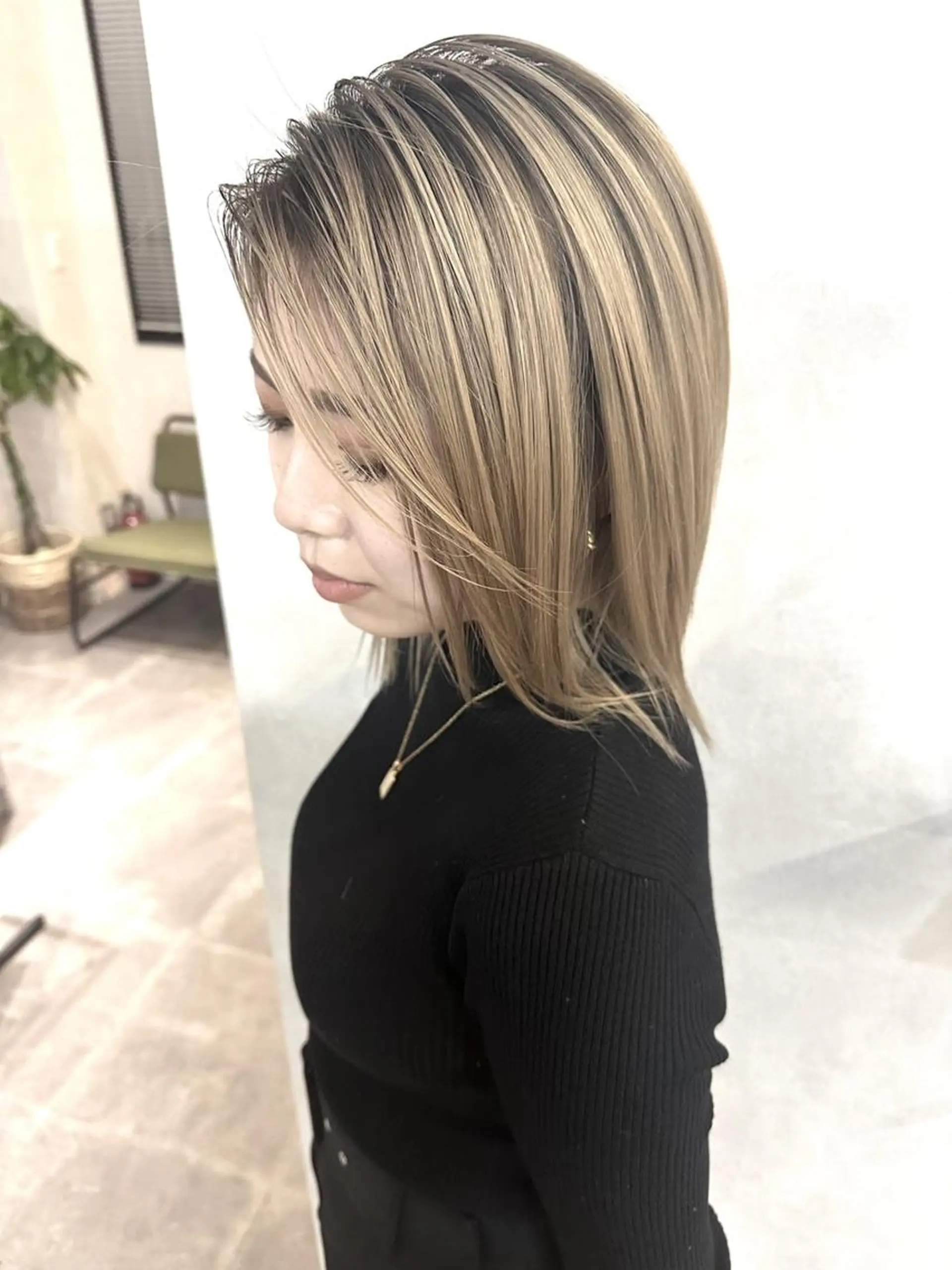 ミディアム カラー ヘアアレンジ ハイトーン カラーのヘアスタイル