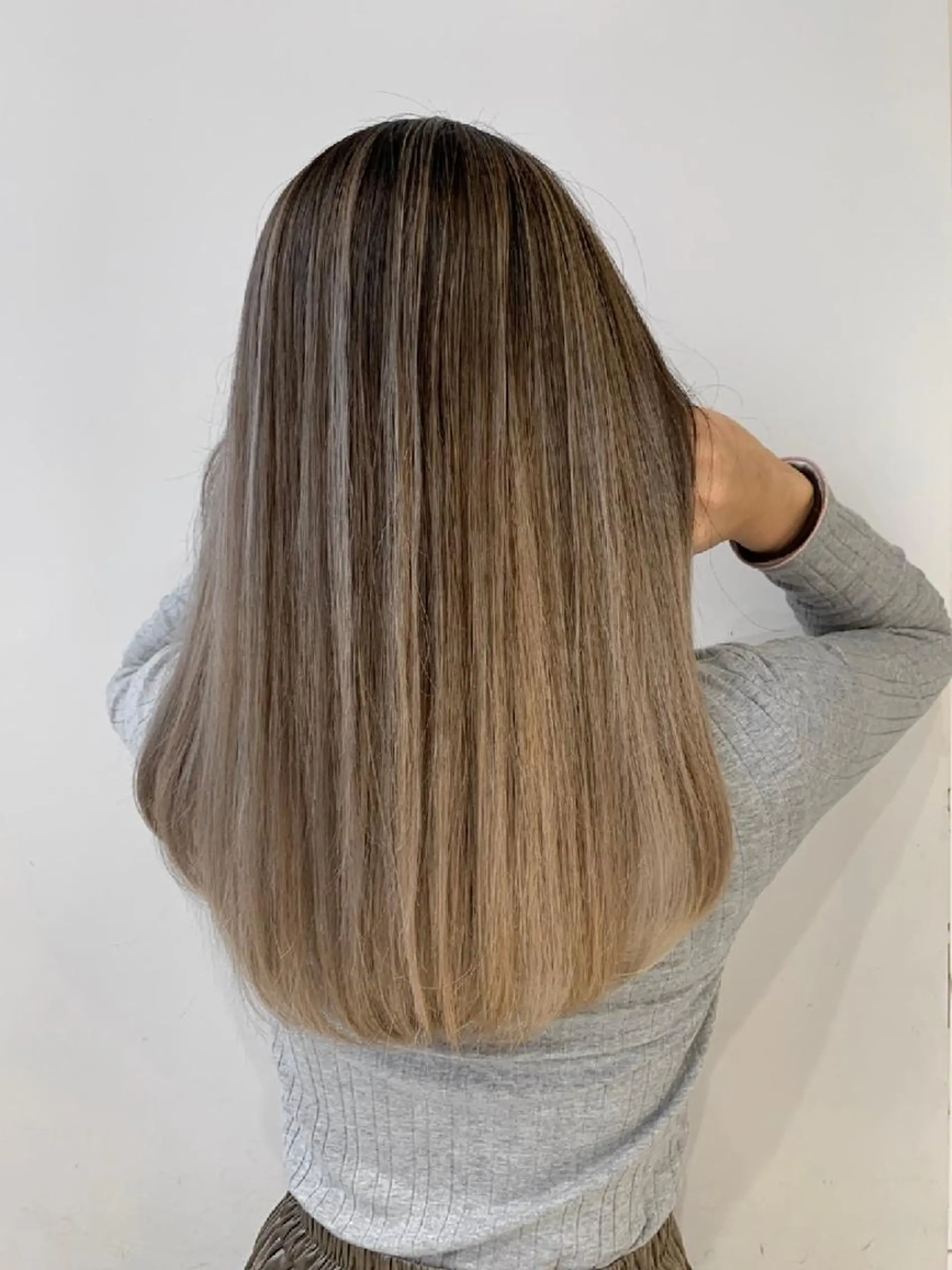 セミロング カラー siesta by amble luxeのヘアスタイル