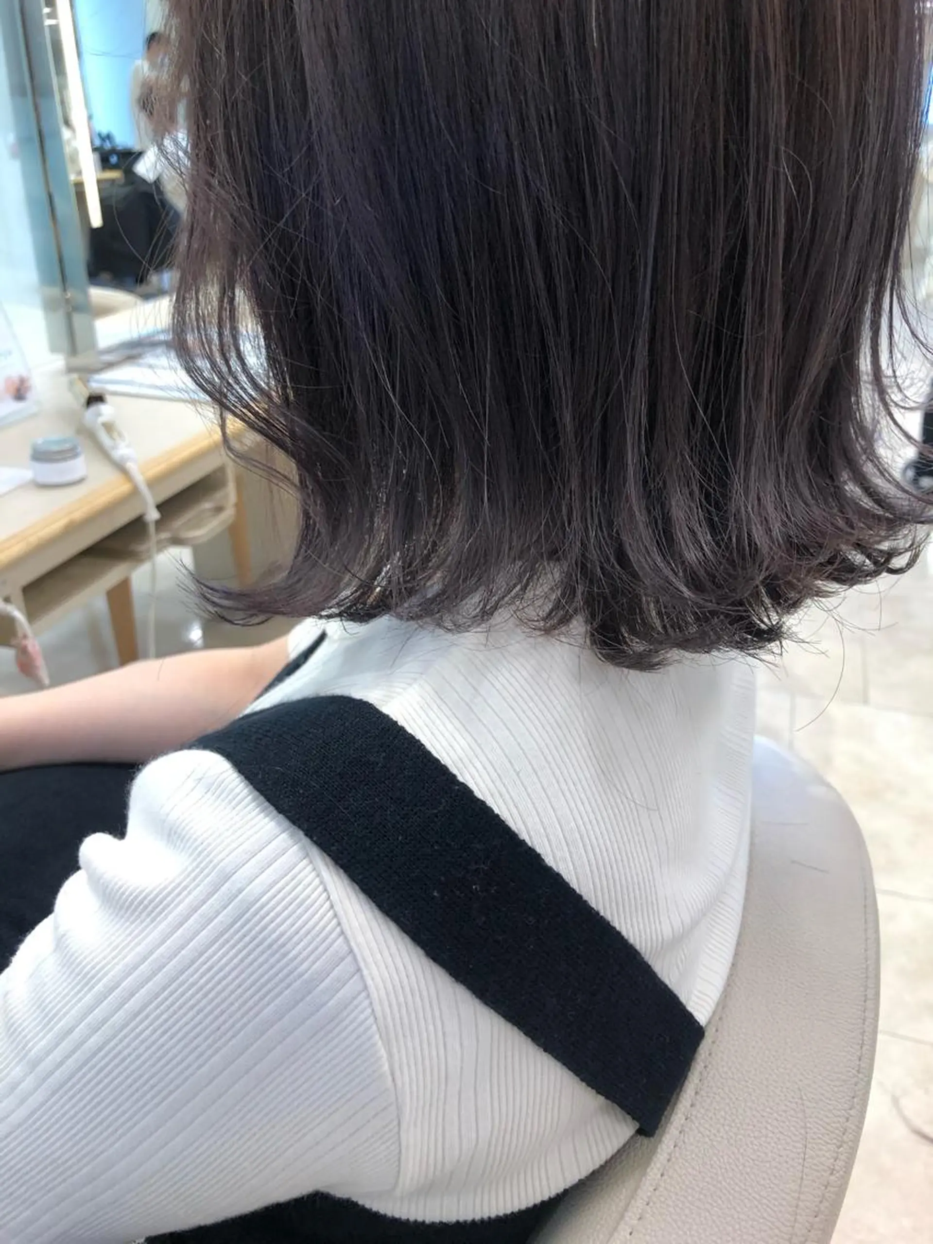 ショート カラー シルバー バイオレットカラー カット ヘアカラー トリートメント 盛れるレイヤーカット 得意🌹井上美沙のヘアスタイル