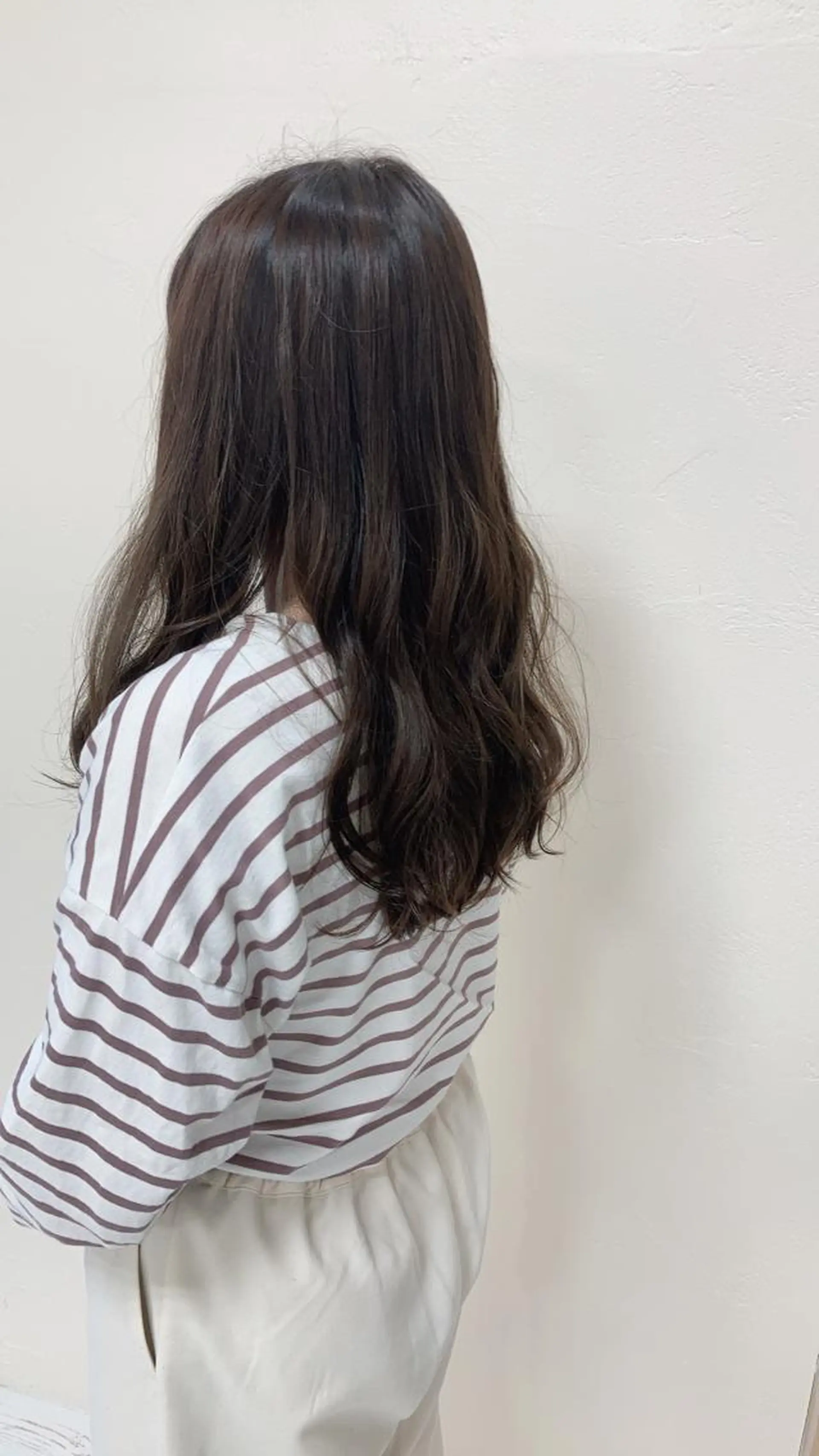 ロング カラー ココアグレージュ グレージュ 浅岡 のどかのヘアスタイル