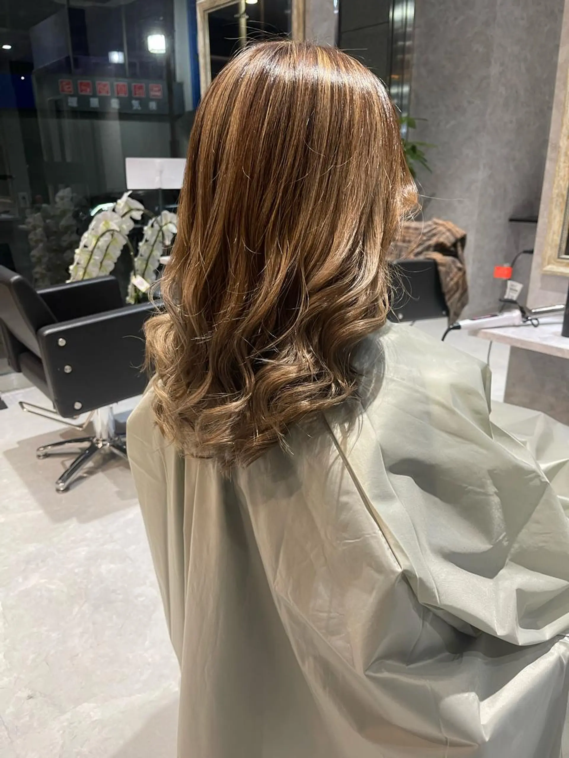 セミロング ヘアカラー ハイトーン ／ レイヤー/吉田陸斗のヘアスタイル