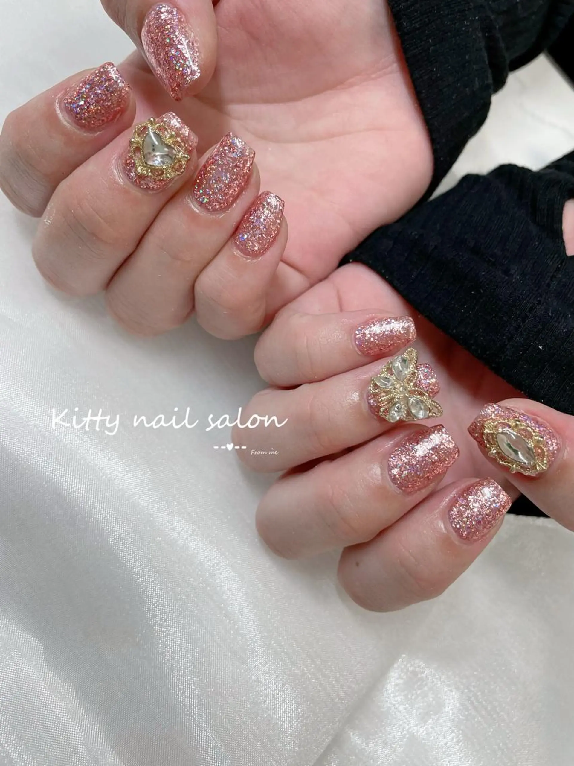 ネイル ストーンネイル kitty nail salonのネイルデザイン