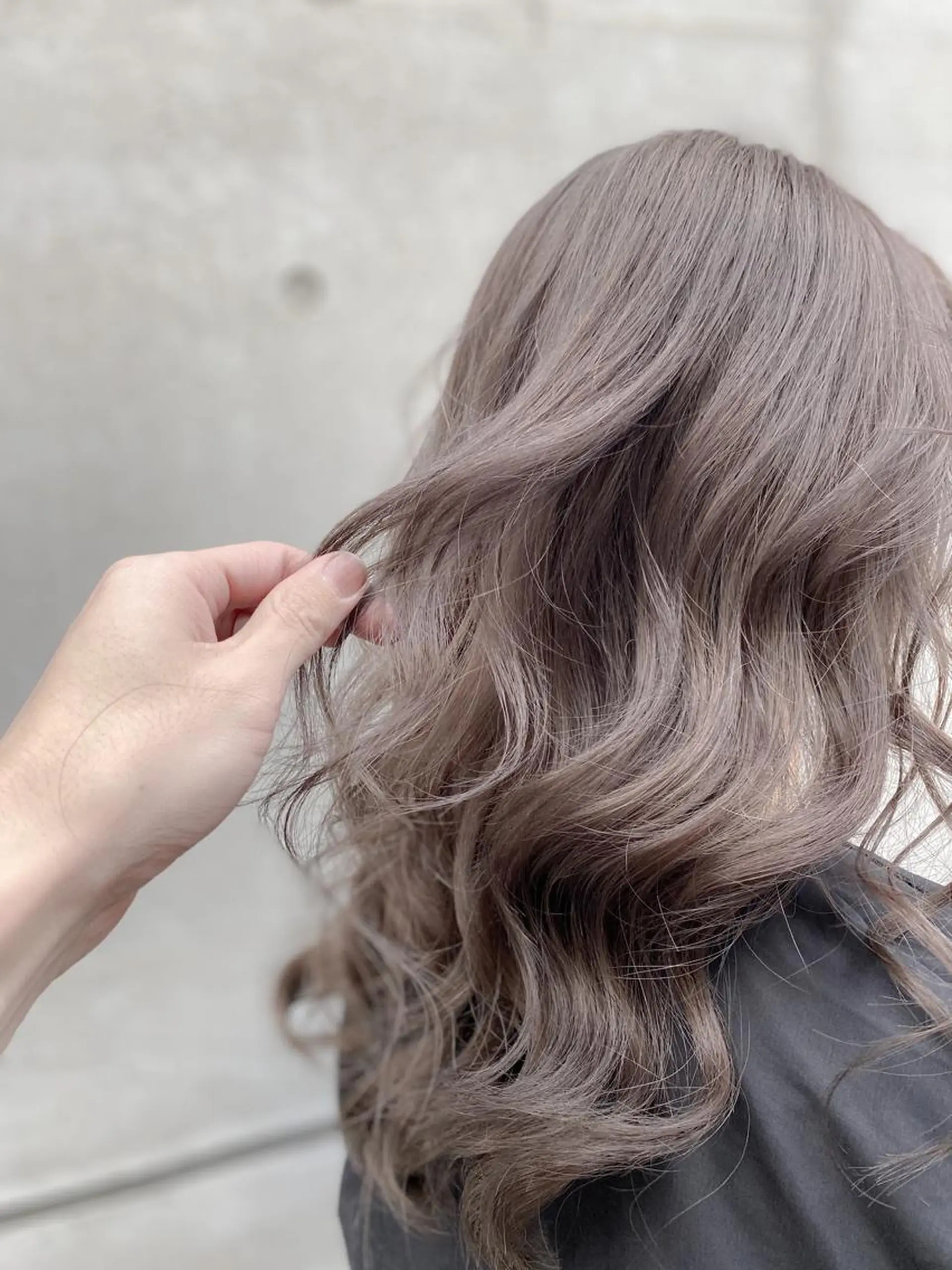 セミロング カラー ブリーチ ケアブリーチ グレージュ 【透明感、艶髪】西村 有司のヘアスタイル