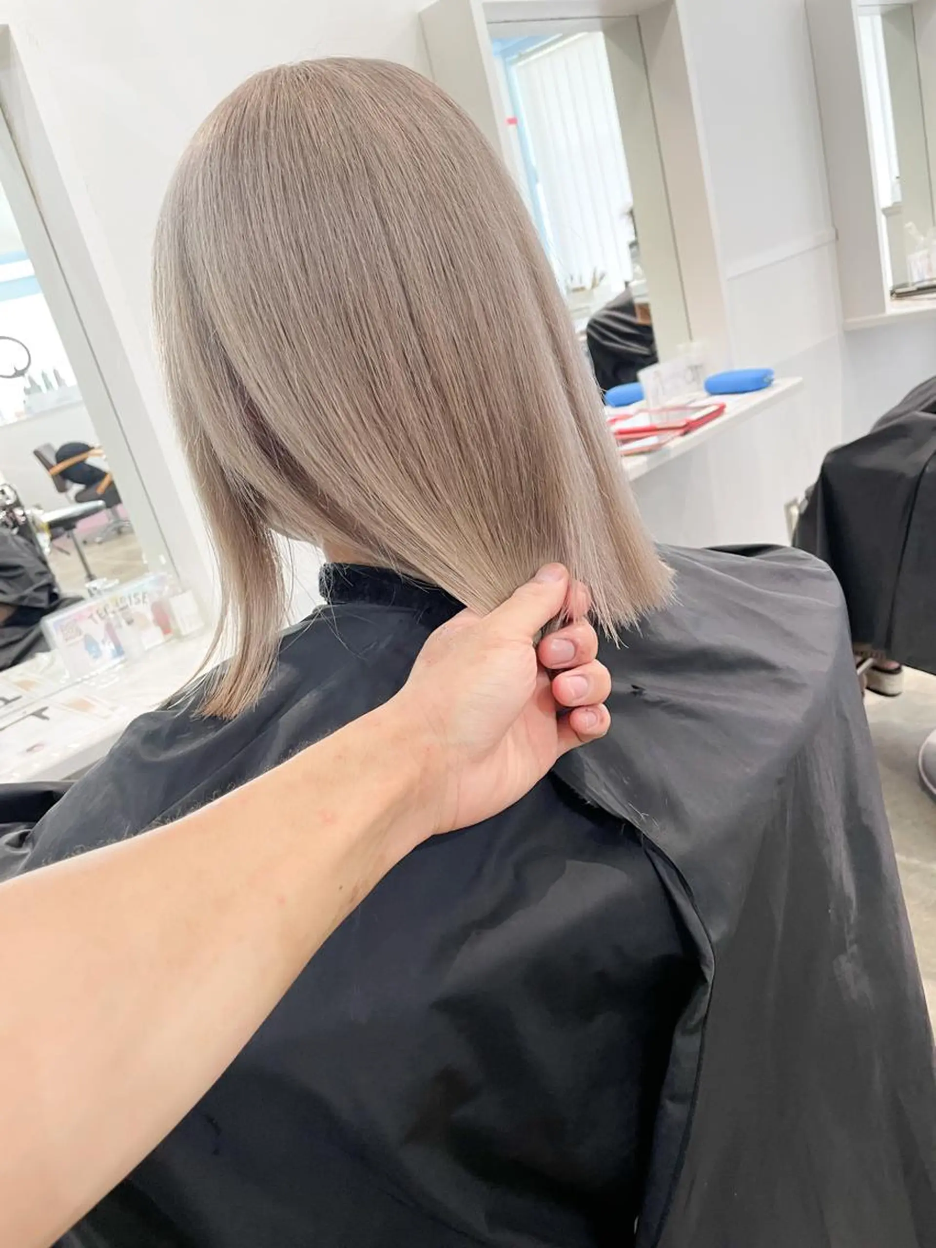 ミディアム Lit.豊橋 夏目のヘアスタイル