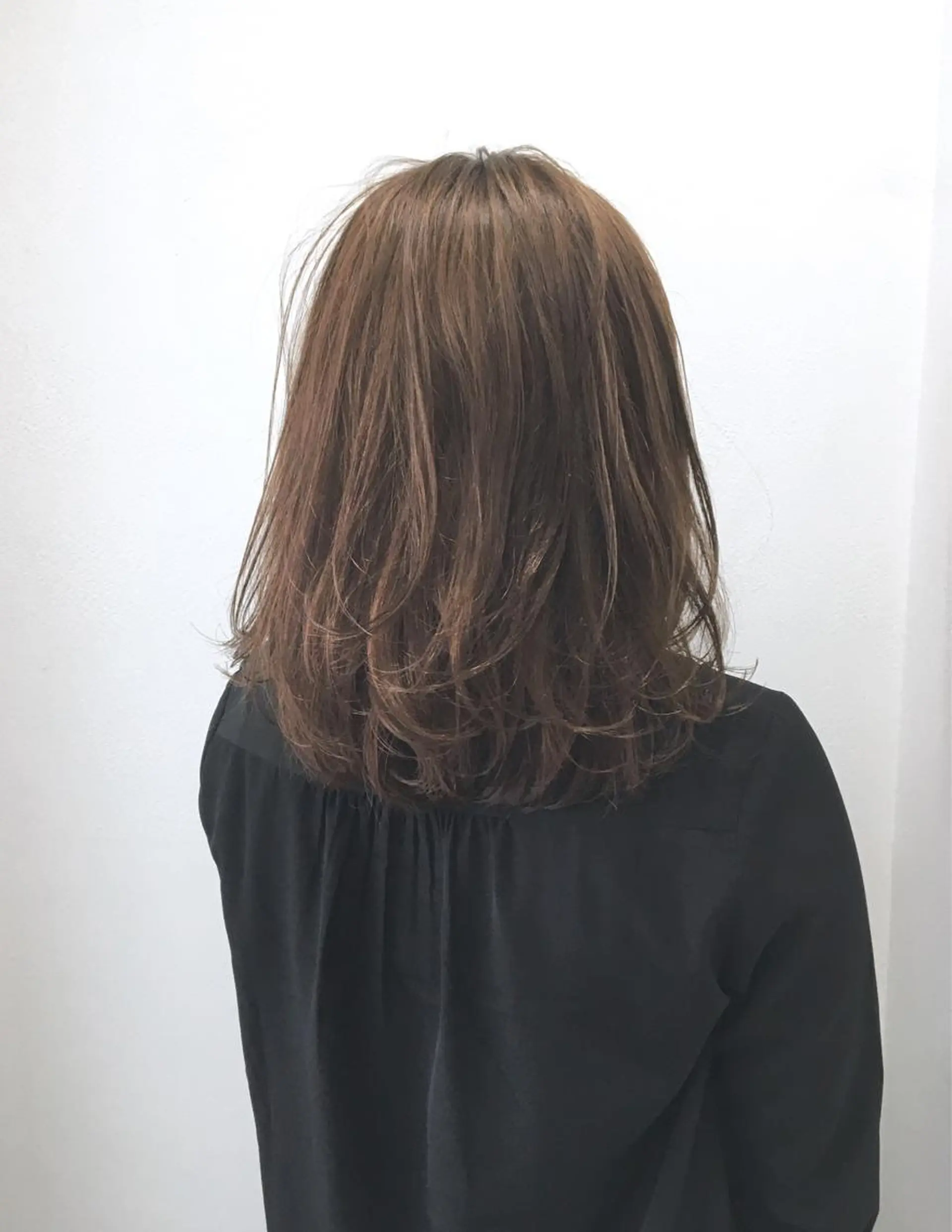 ミディアム カラー パーマ ヘアアレンジ メンズ マツエク・マツパ メンズブリーチ ベージュカラー ブリーチ ブリーチなしカラー ヌーディベージュ 境 健助のヘアスタイル