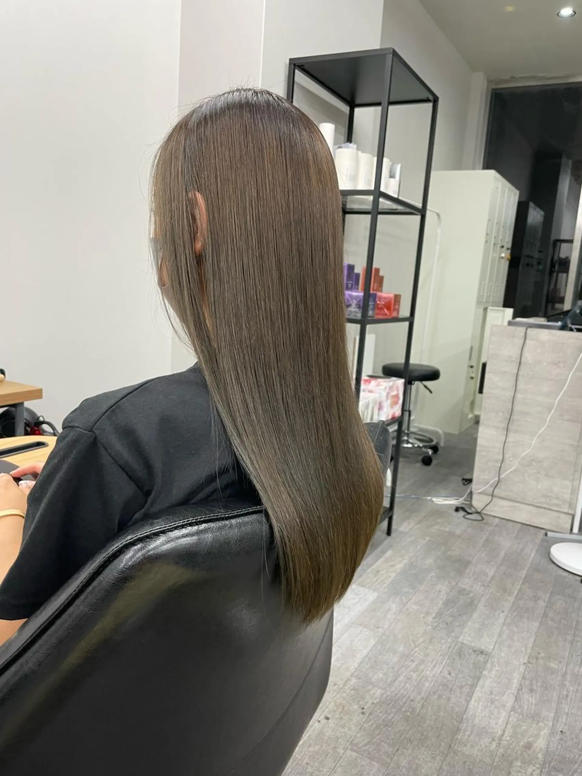 ロング カラー グレージュ オリーブグレージュ オリーブグレー 髪質改善 ヘアカラー トリートメント けいと髪質改善 全年齢リピート多数のヘアスタイル