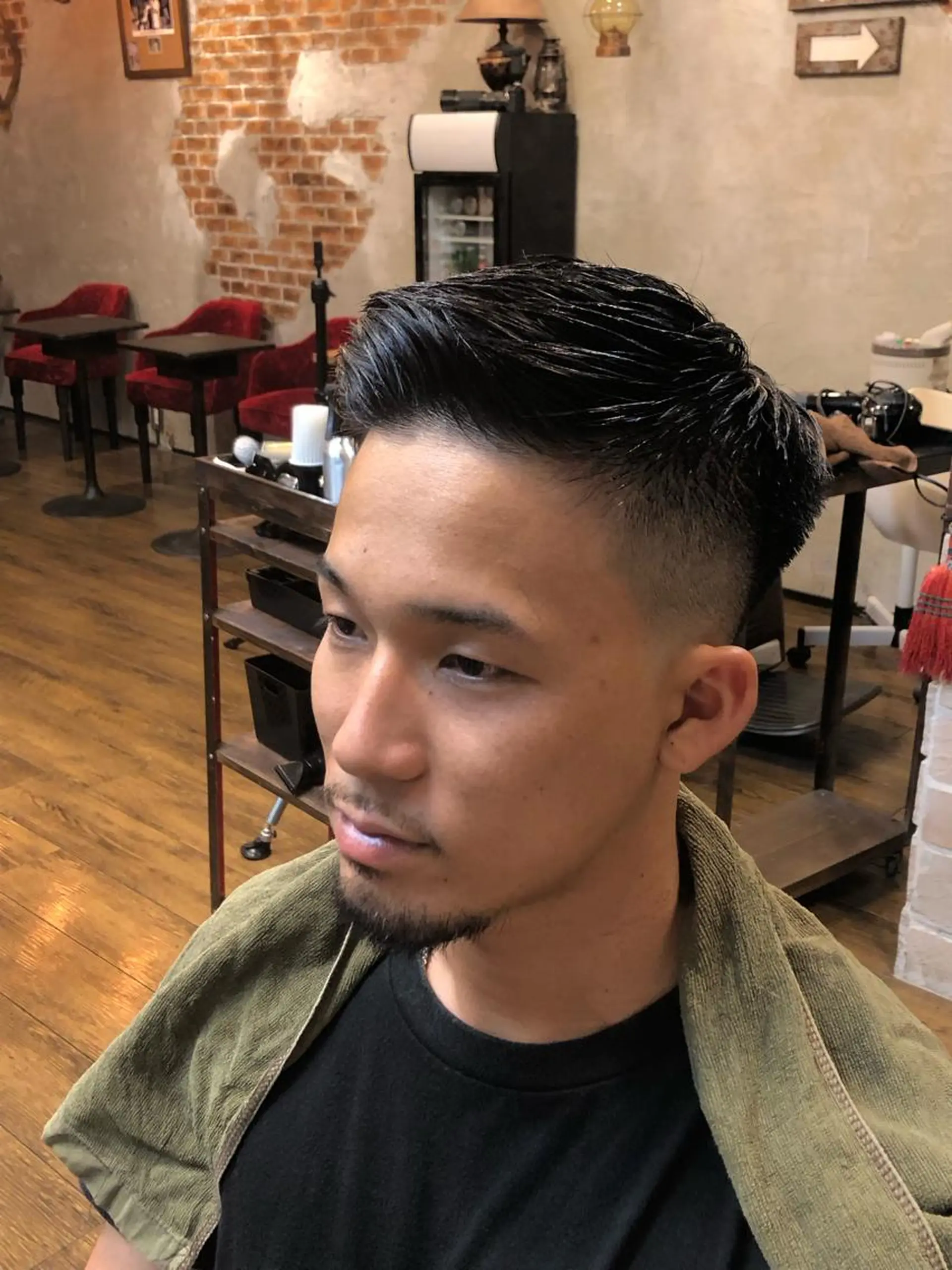 ショート メンズ アップバング フェードカット スキンフェード ナイルプラス ヨウのヘアスタイル