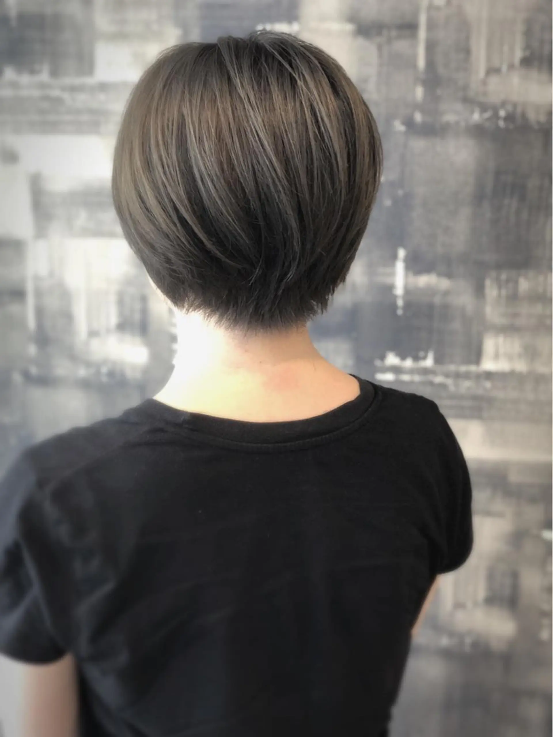 ショート カラー 日高 香織のヘアスタイル