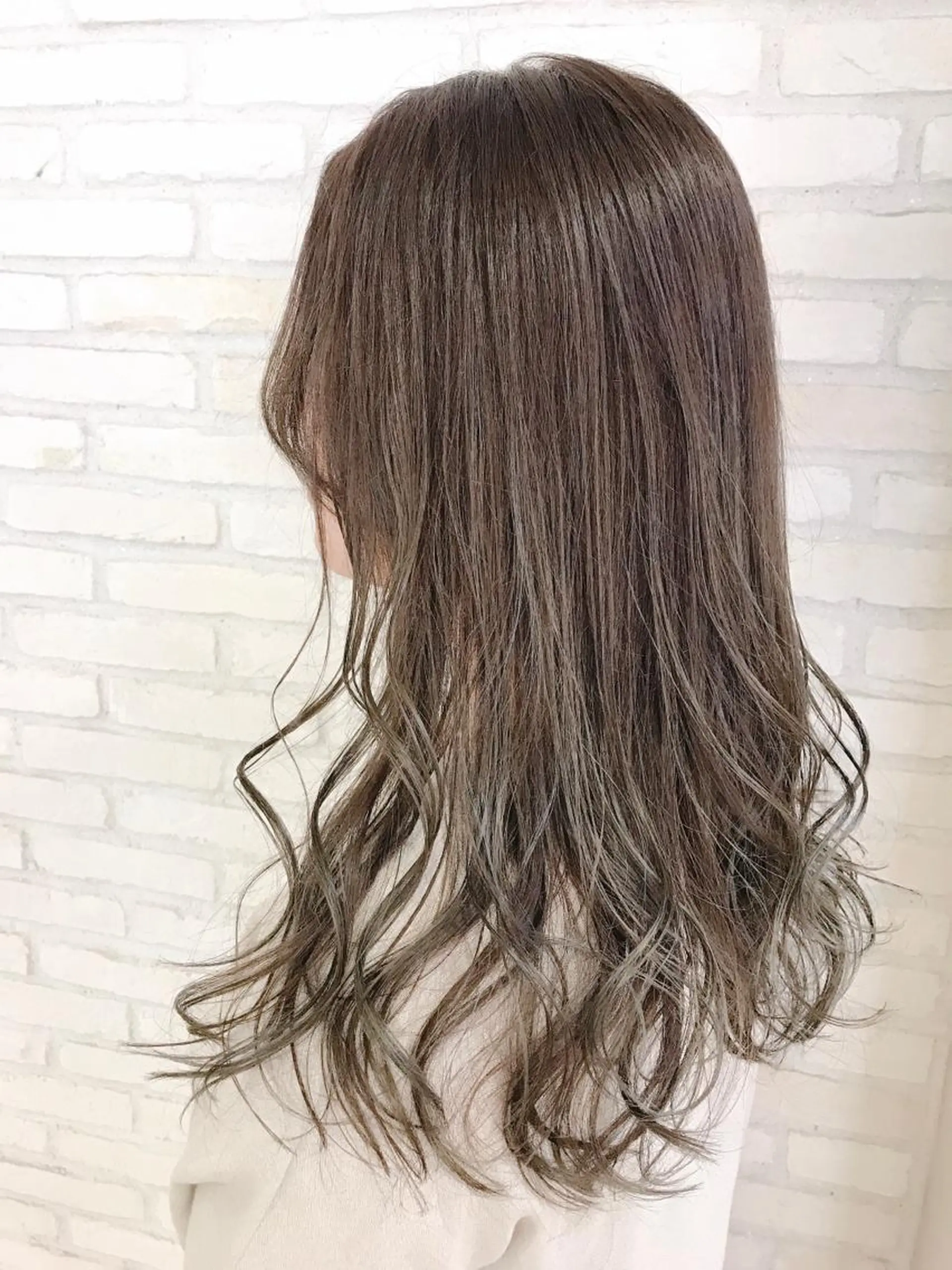 セミロング カラー グラデーションカラー ハイライトカラー ハイライト 横浜🍒ルーツカラー エクステ／RIEのヘアスタイル
