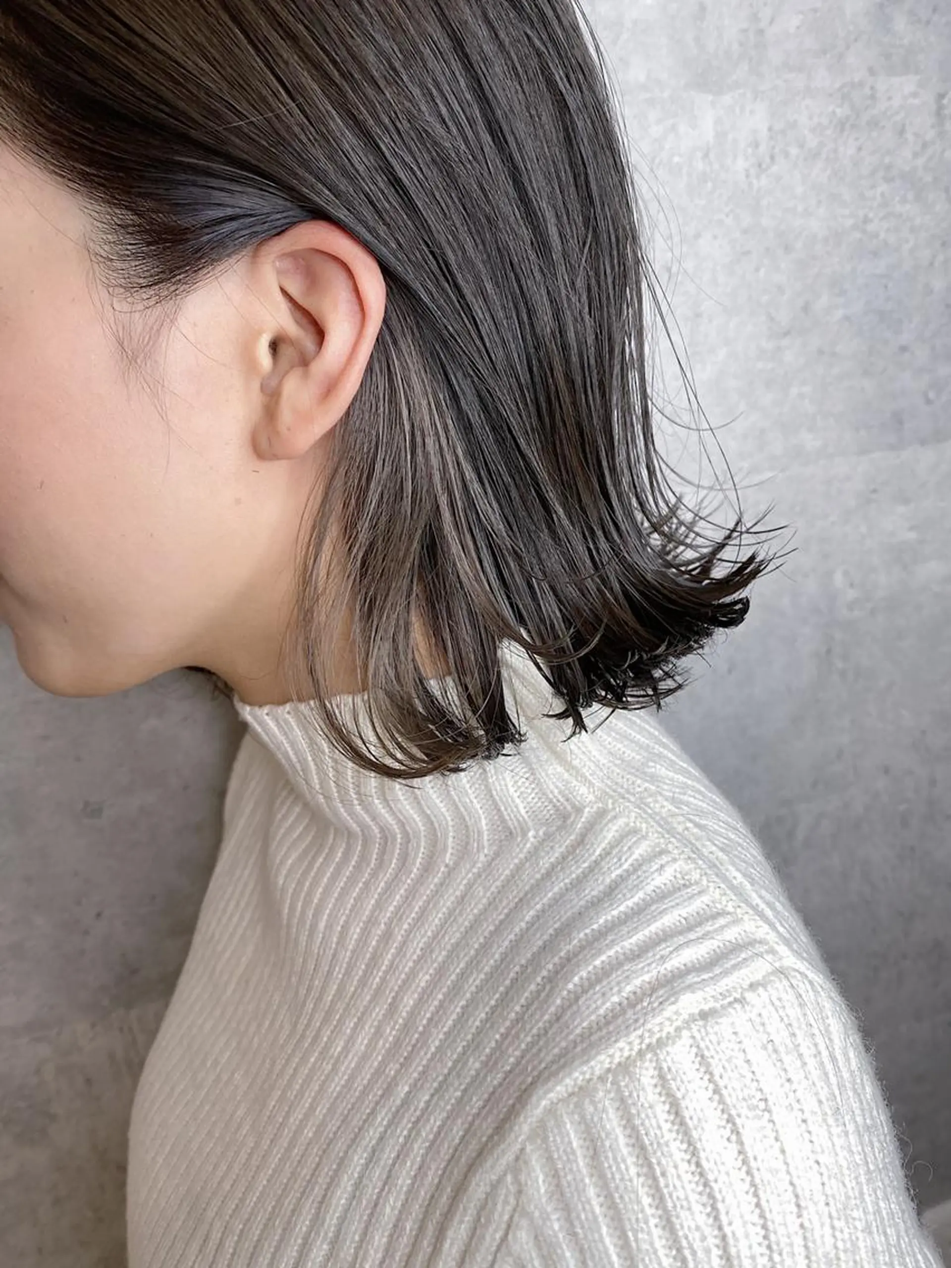 ミディアム カラー _WHITE 天王寺のヘアスタイル