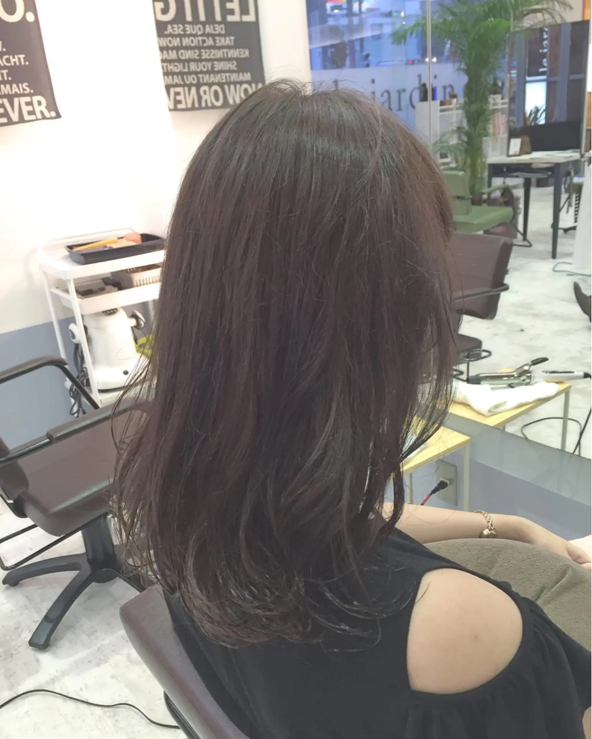 ミディアム セミロング カラー ブルーカラー ブルージュ イルミナカラー 青木 茂樹⭐️ 透明感カラーのヘアスタイル