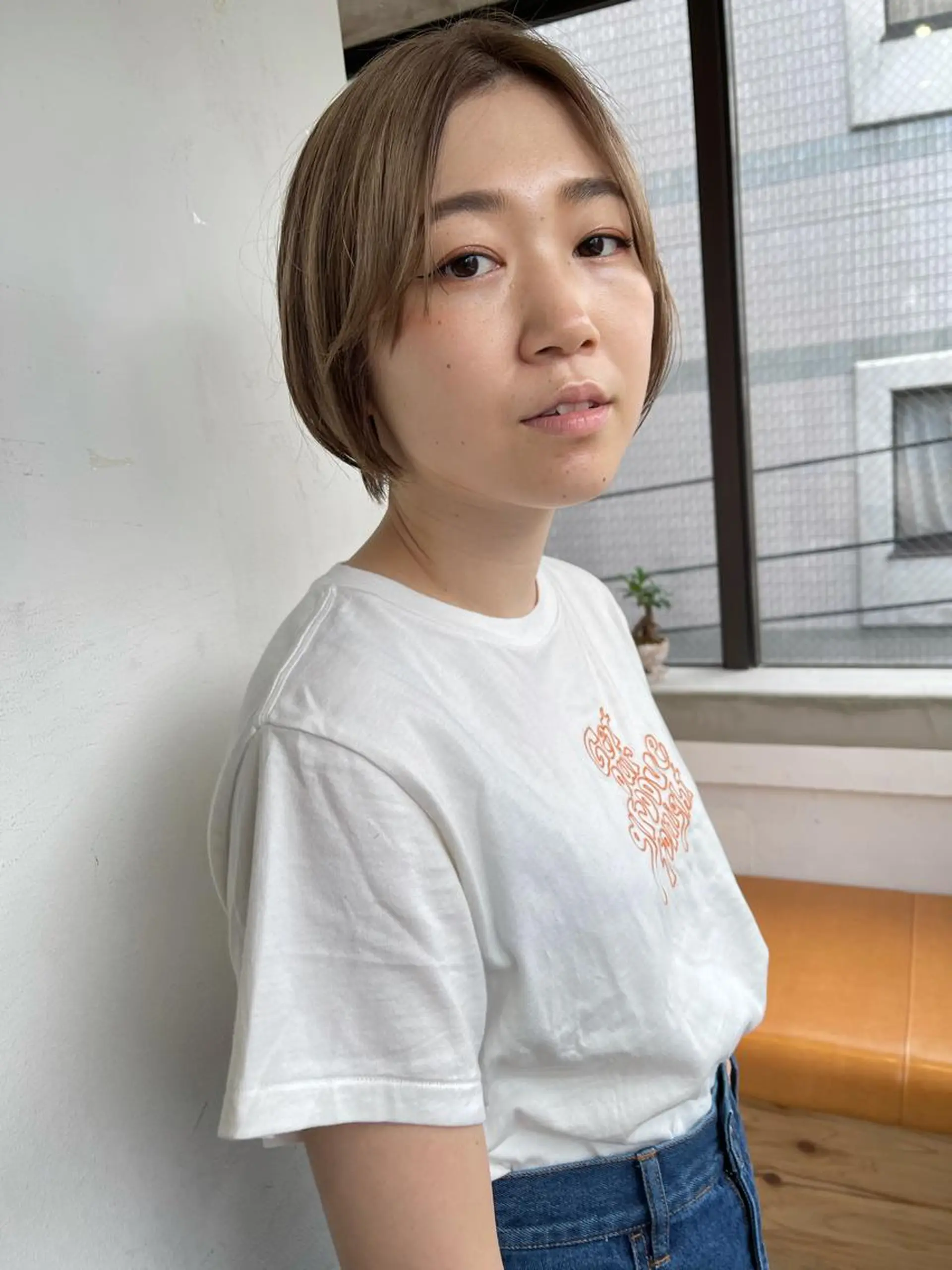 ショート カラー ベージュカラー デザインカラー ハイトーンカラー ハイトーンベージュ ミルクティーベージュ カット ヘアカラー トリートメント 💓パーマ，💗 レイヤーカットのヘアスタイル