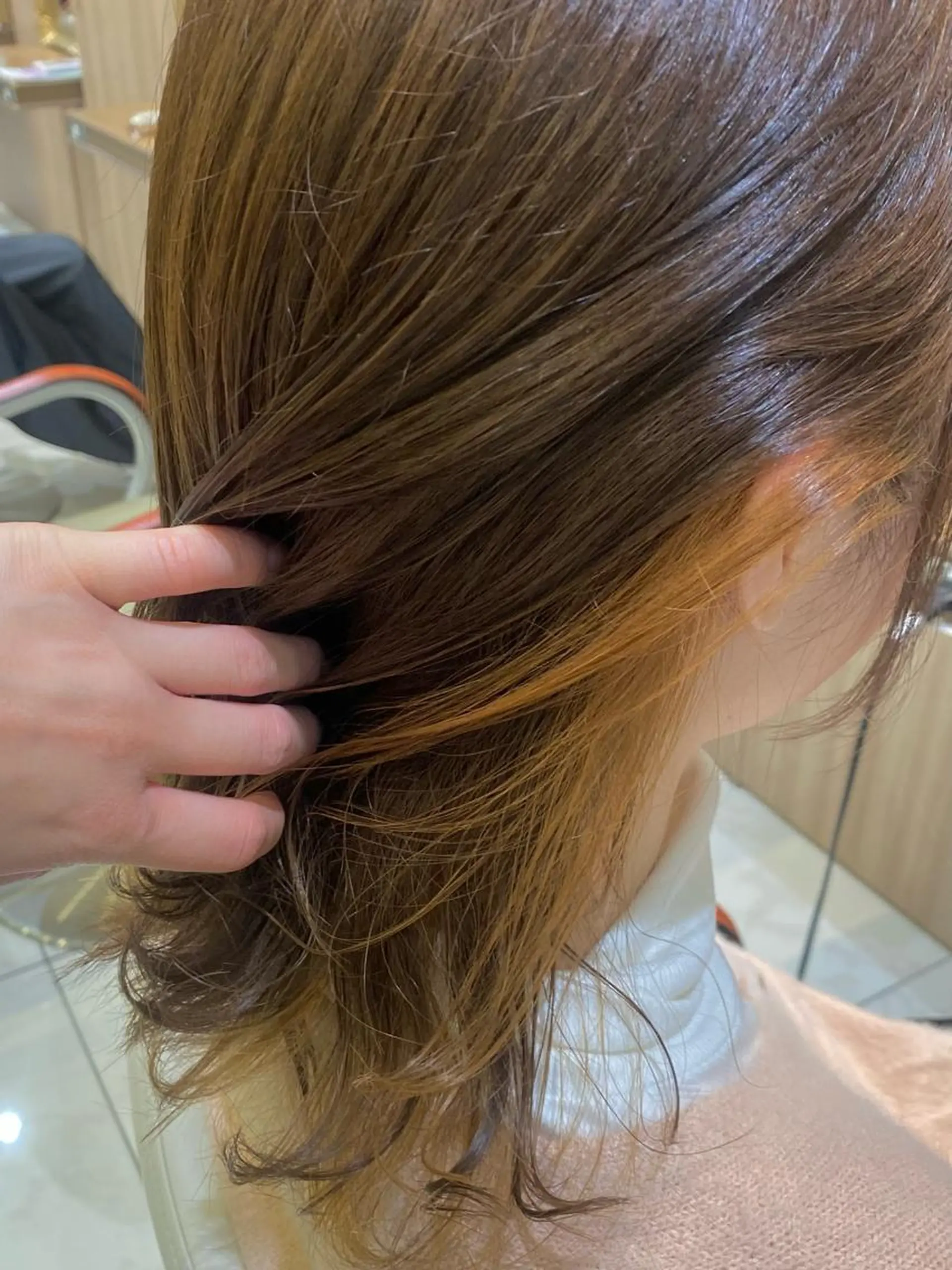 ミディアム カラー 古川 琴美のヘアスタイル