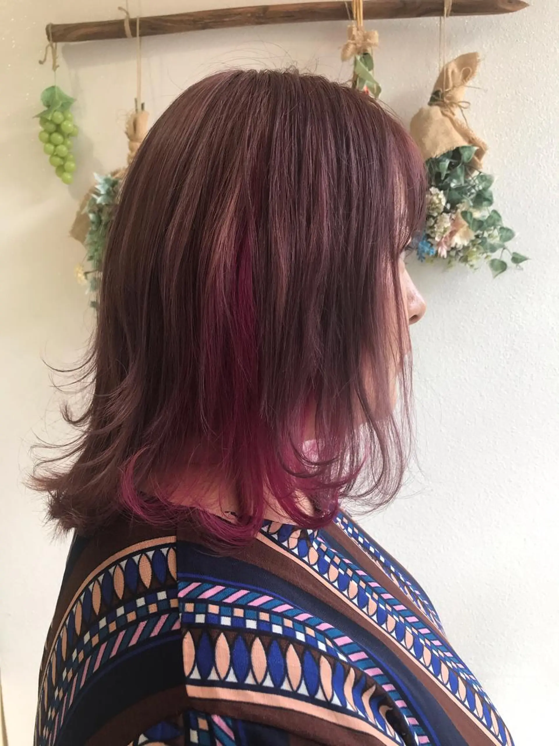 ミディアム 松本 美香のヘアスタイル