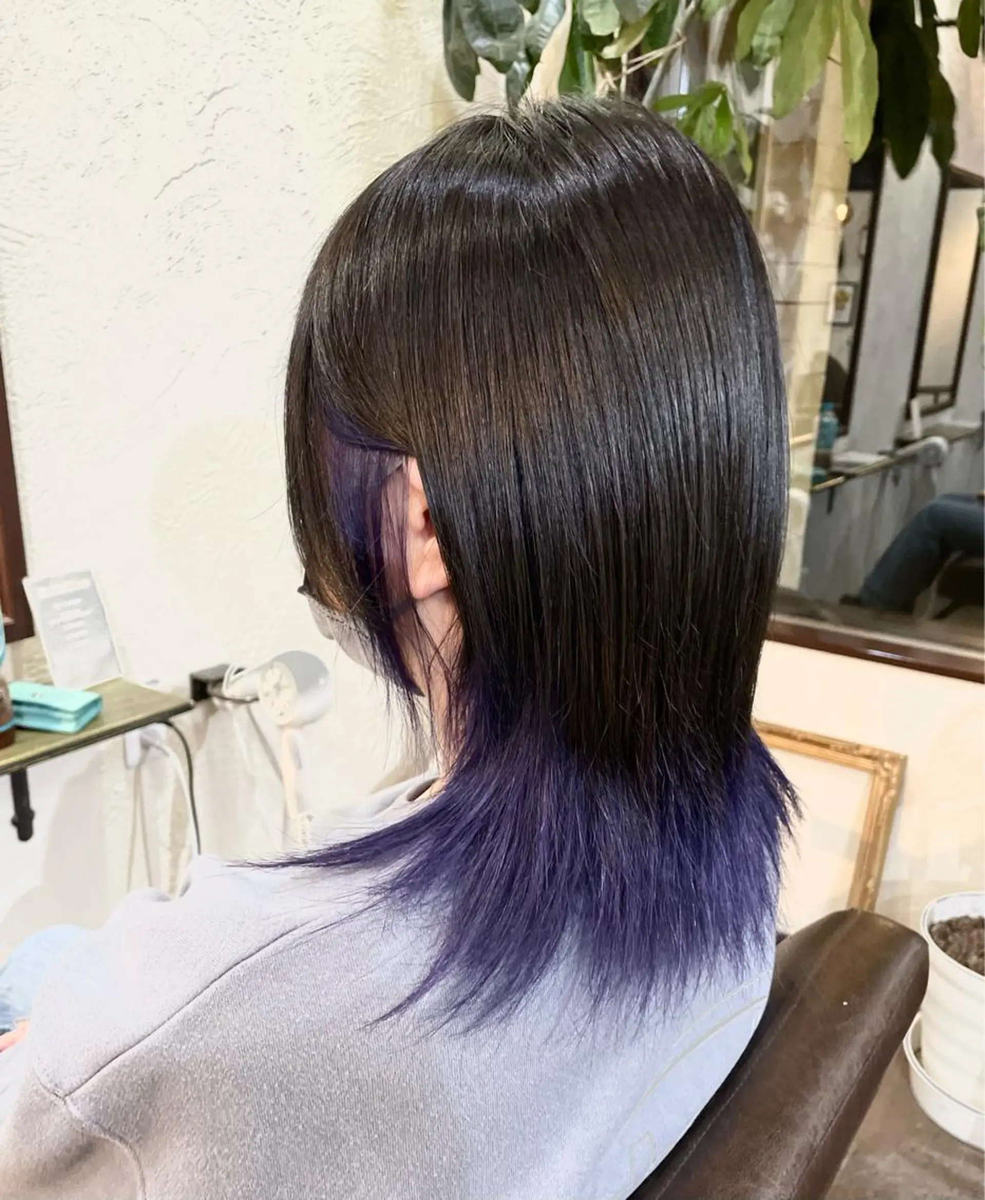 ミディアム カラー ブリーチ ブルーカラー ブルーバイオレット インナーカラー バイオレットカラー 箱守 さやかのヘアスタイル