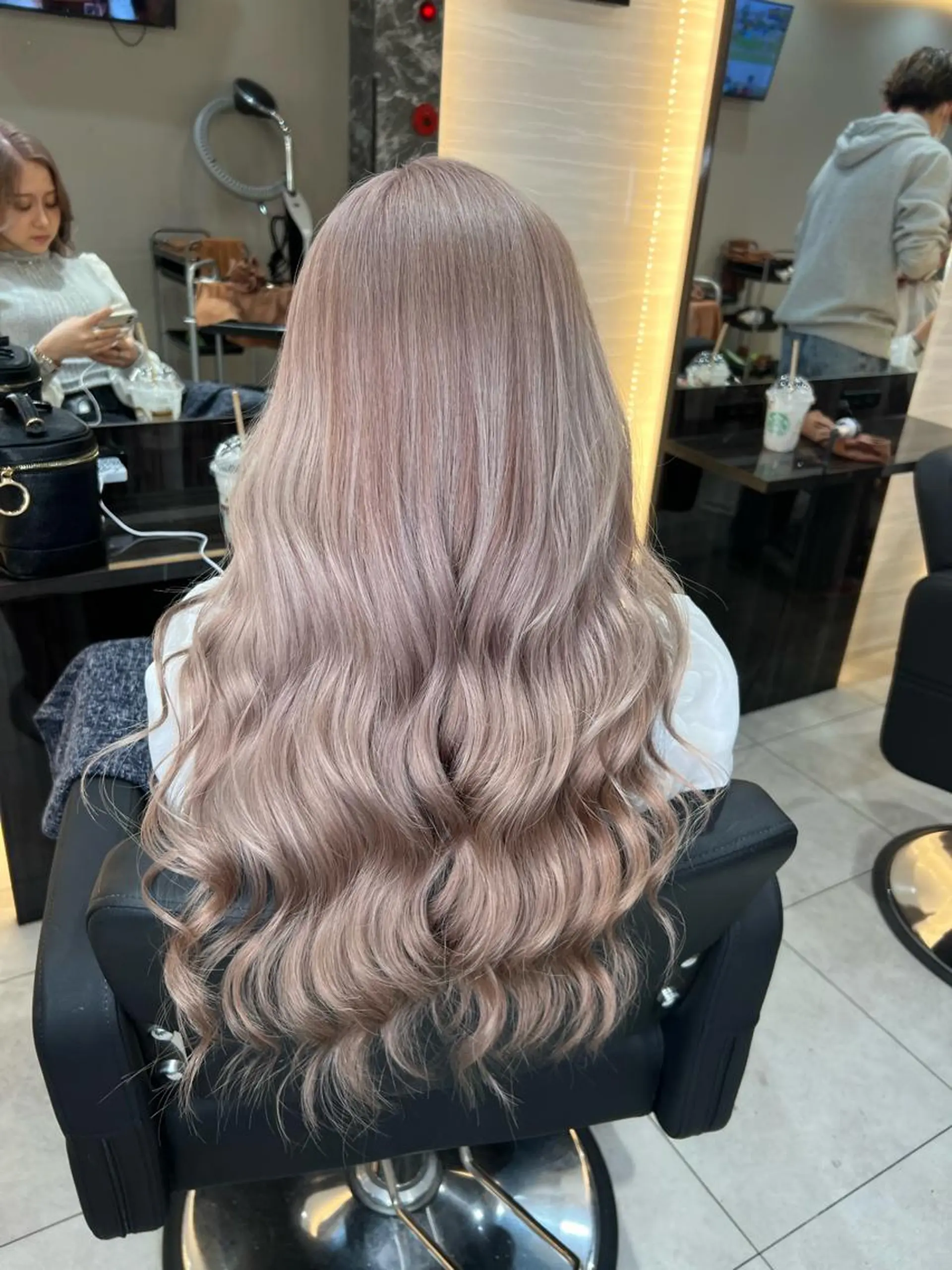 ロング カラー ブリーチ 透明感カラー グレージュ トリートメント 🌈カラー特化 ハイトーンけいと🌈のヘアスタイル