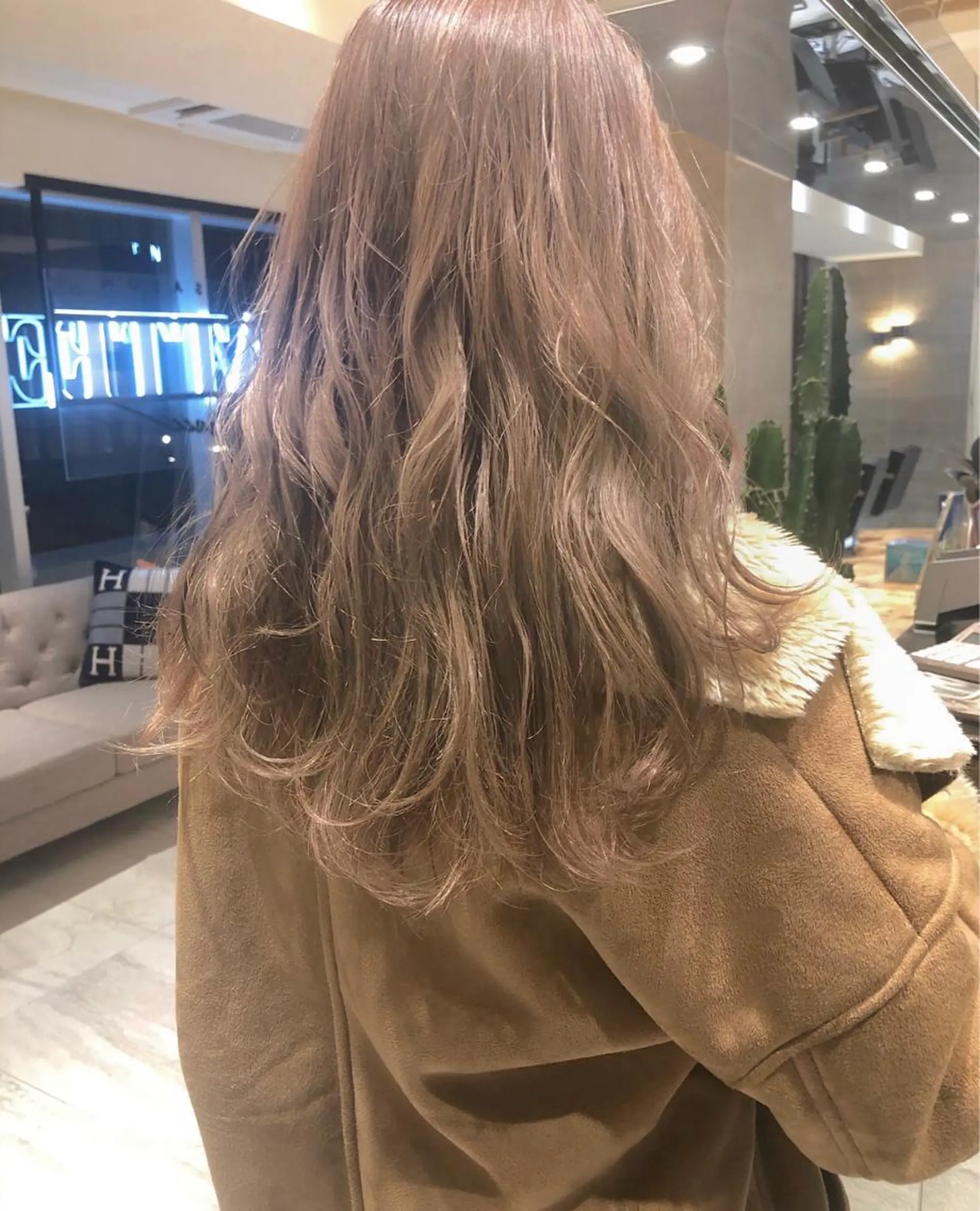 セミロング カラー ⭐️横浜ブリーチ特化 美容師　堤涼⭐️のヘアスタイル