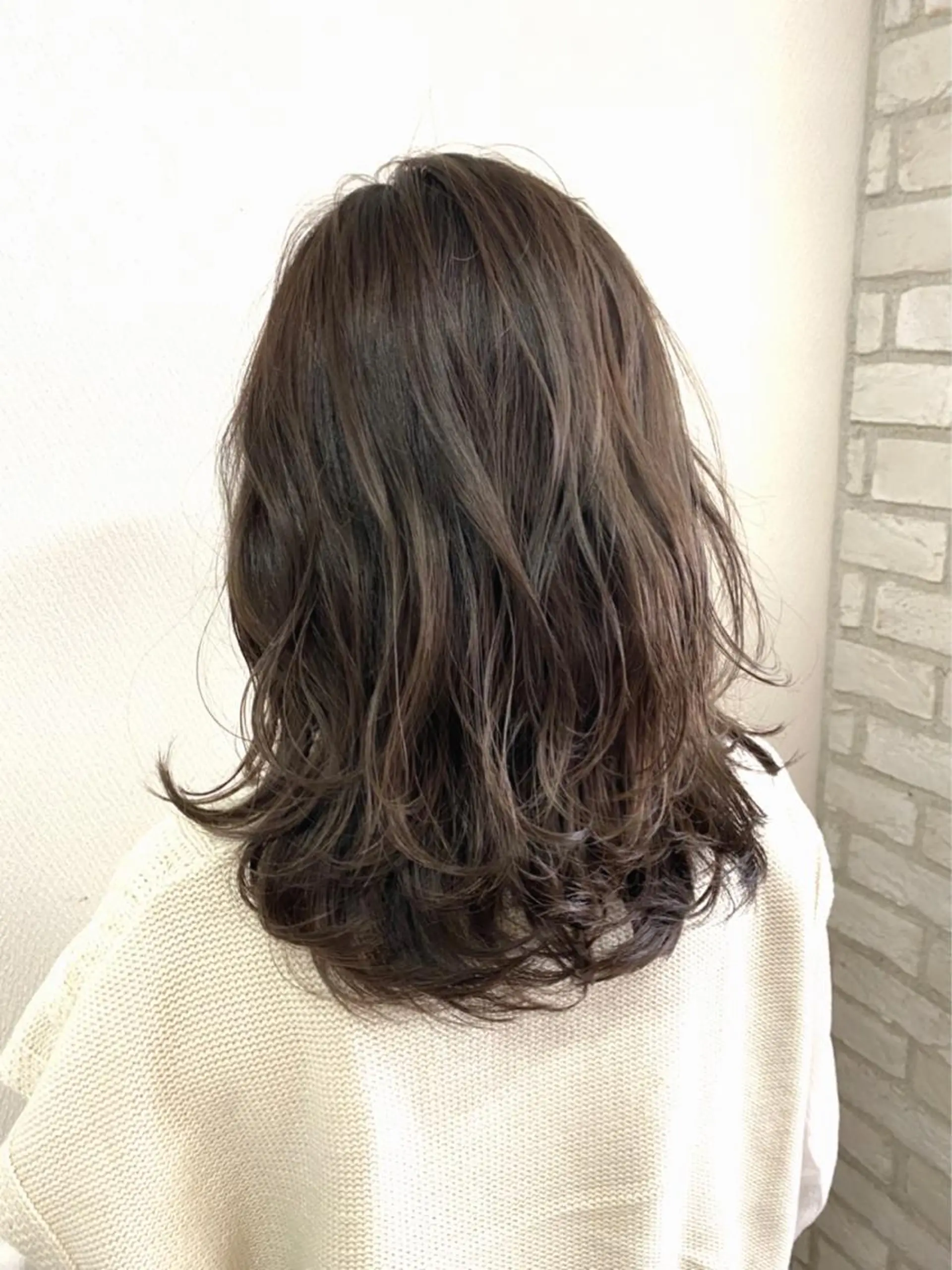 ミディアム 山本 茉希のヘアスタイル