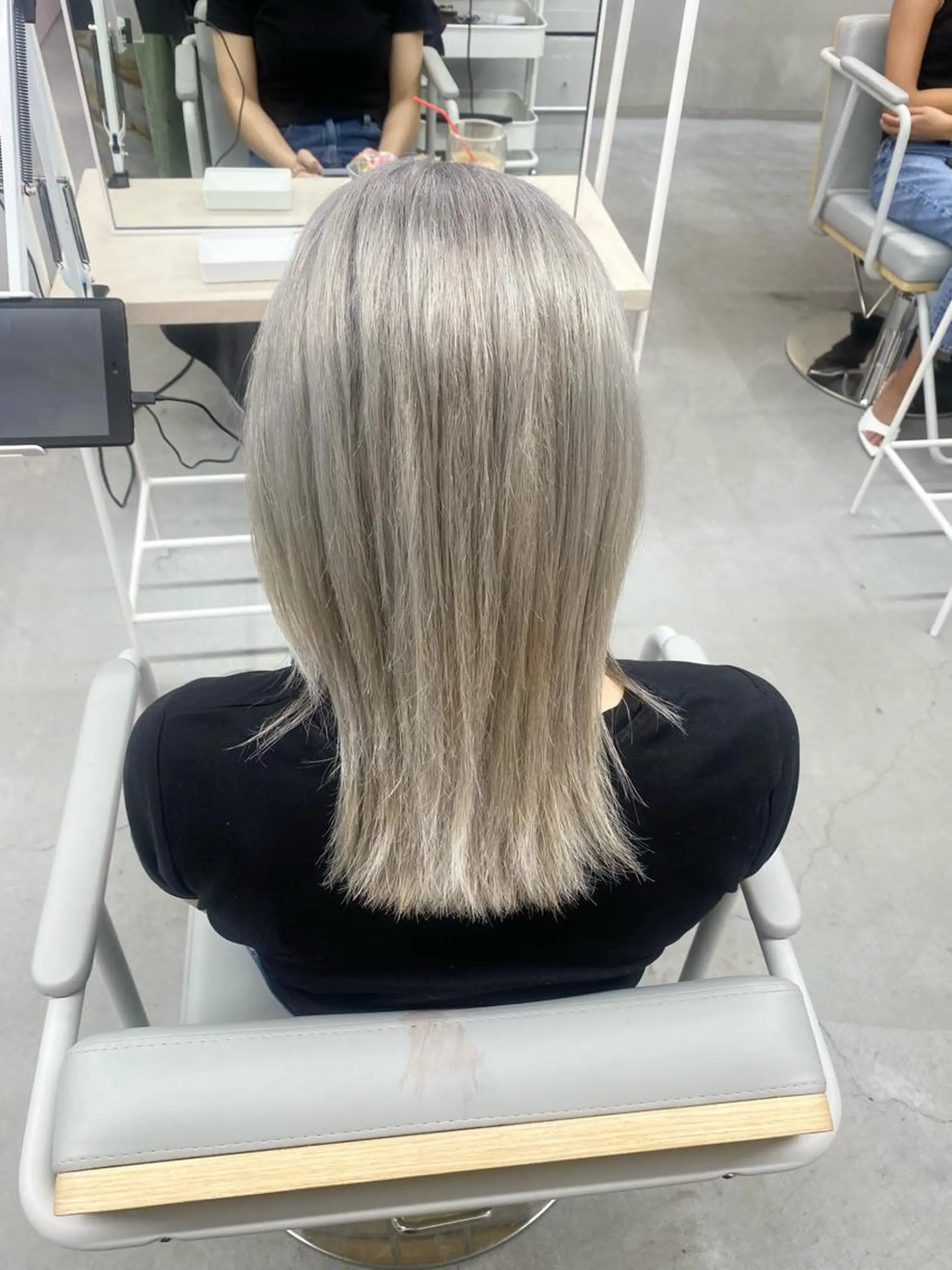 セミロング カラー ヘアカラー qulim所属・前橋 姫奈のヘアスタイル