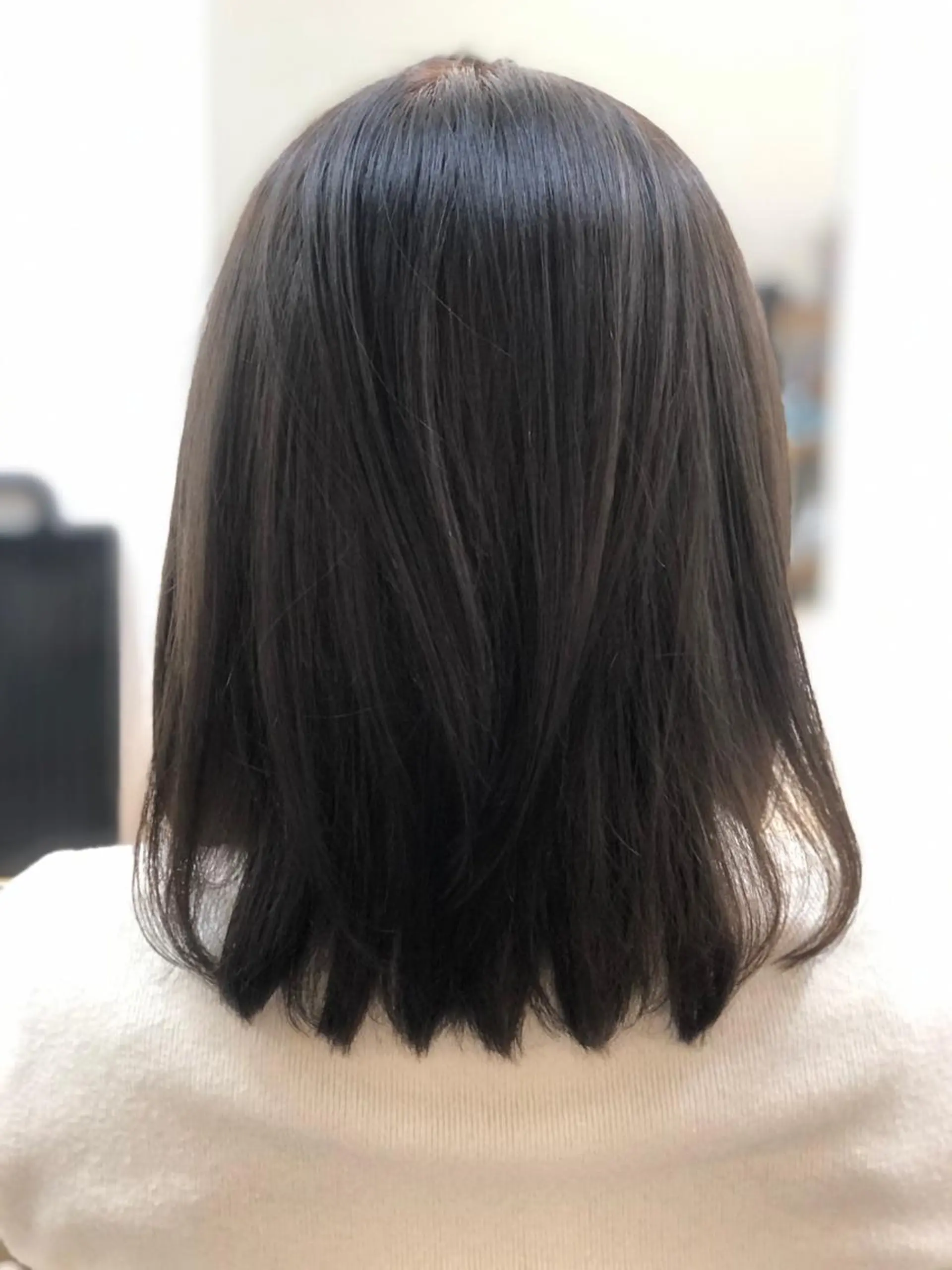 ミディアム カット ヘアカラー トリートメント H by Real meのヘアスタイル