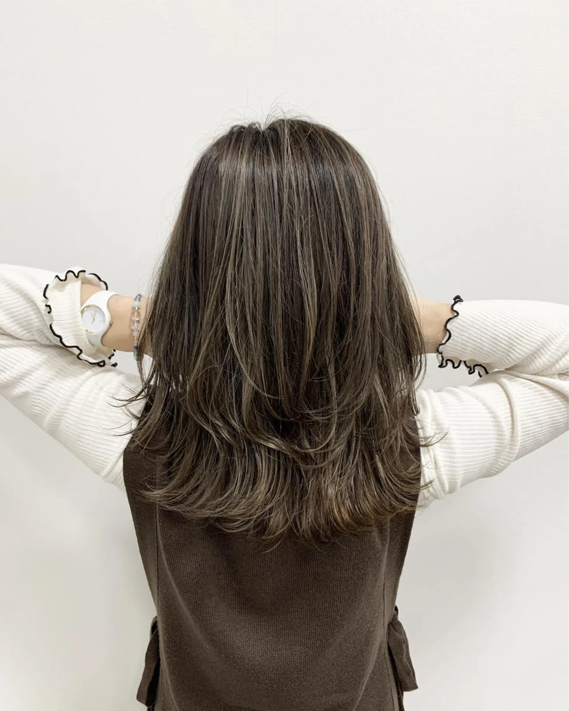 ミディアム カラー ハイライトカラー ハイライト レイヤー×縮毛矯正 深見 拓のヘアスタイル