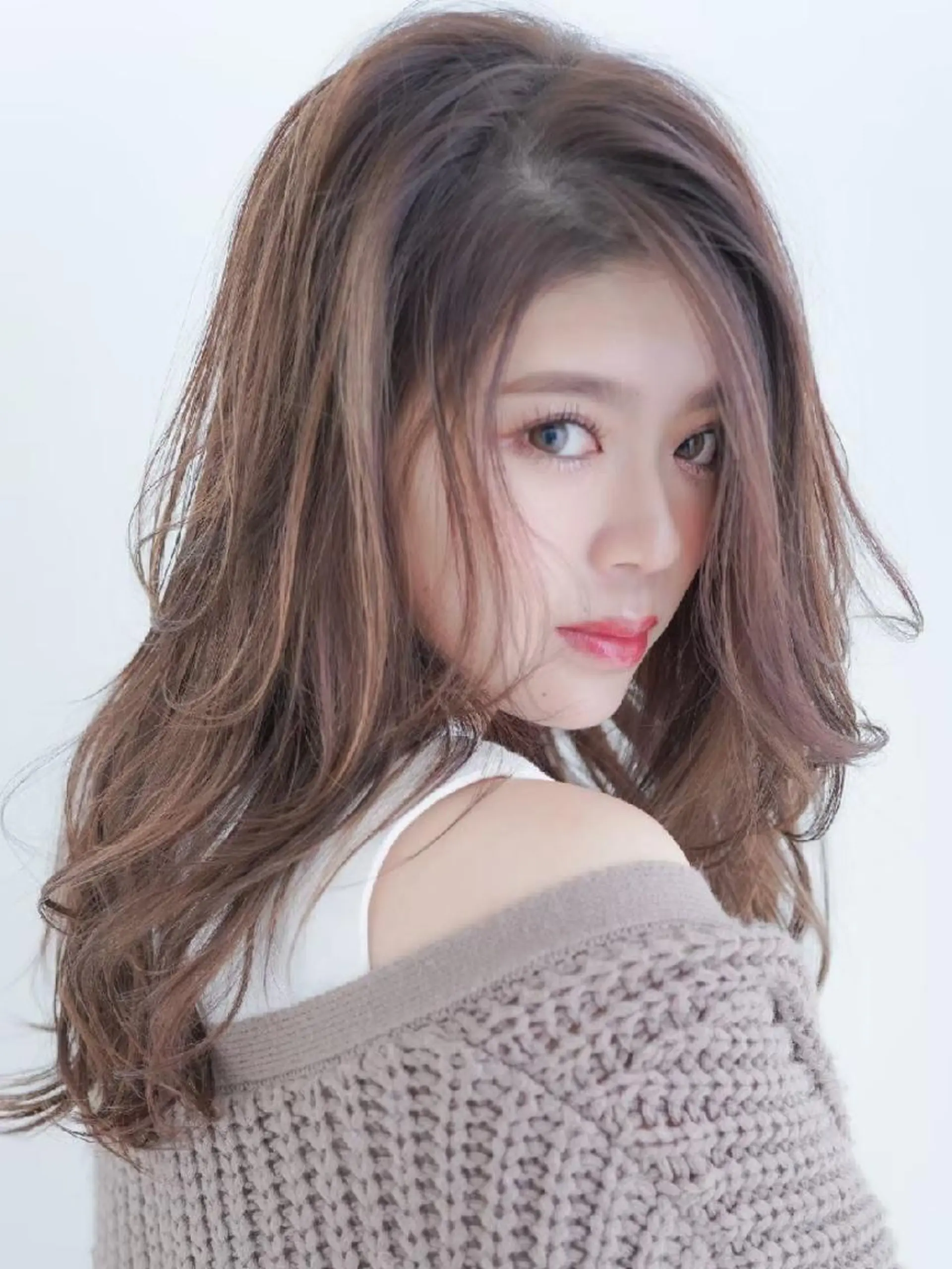 カラー セミロング カット ヘアカラー ブリーチ/ヘアケア/ 艶髪/イギチハルのヘアスタイル