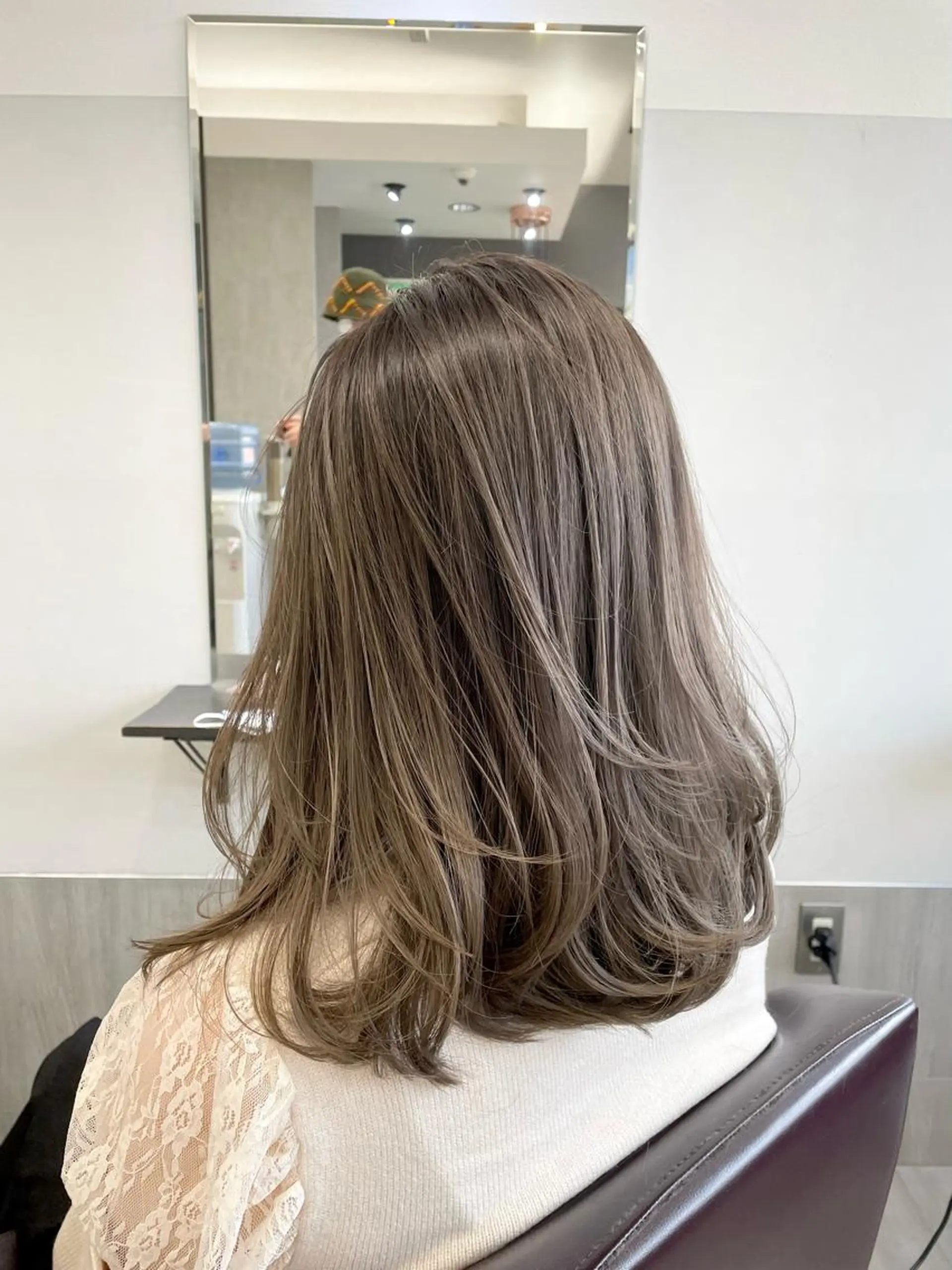 ミディアム カラー ブリーチ 透明感カラー グレージュ GISEL 筑紫野店のヘアスタイル