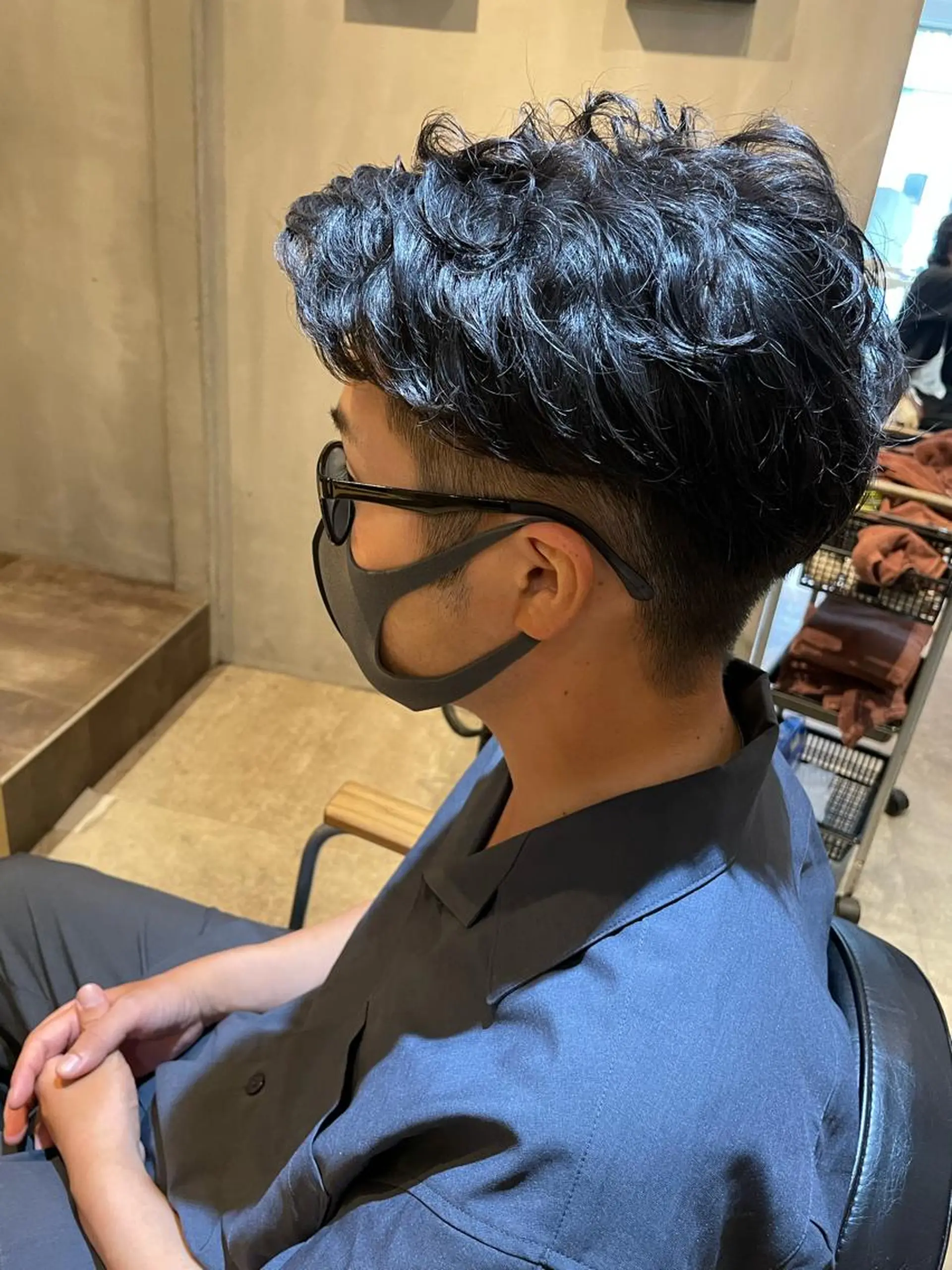 ショート メンズ メンズパーマ 複雑履歴に対応ブリー チ無しダブルカラーのヘアスタイル