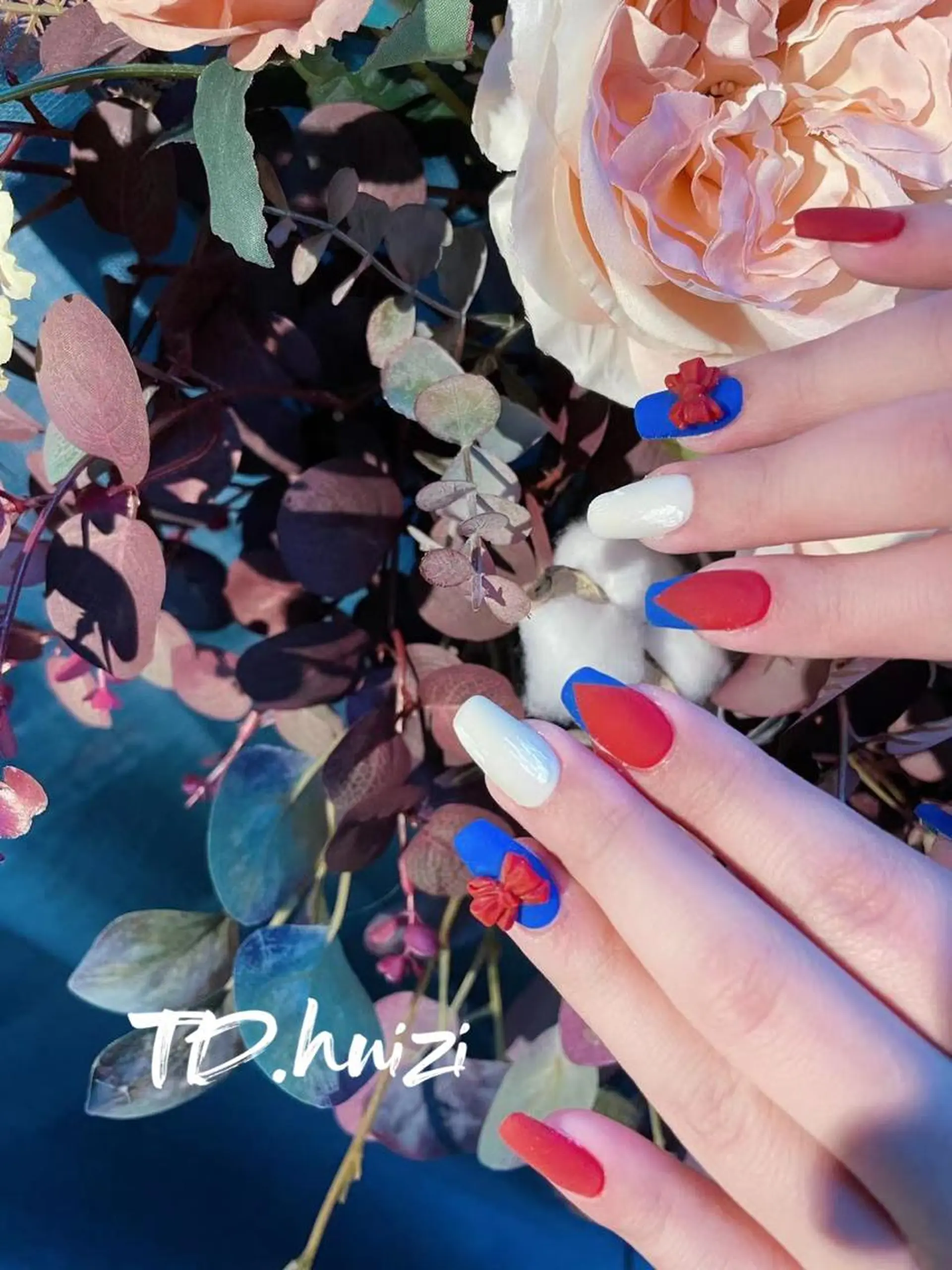 セミロング めぐみのネイルサロン スタッフ練習のネイルデザイン