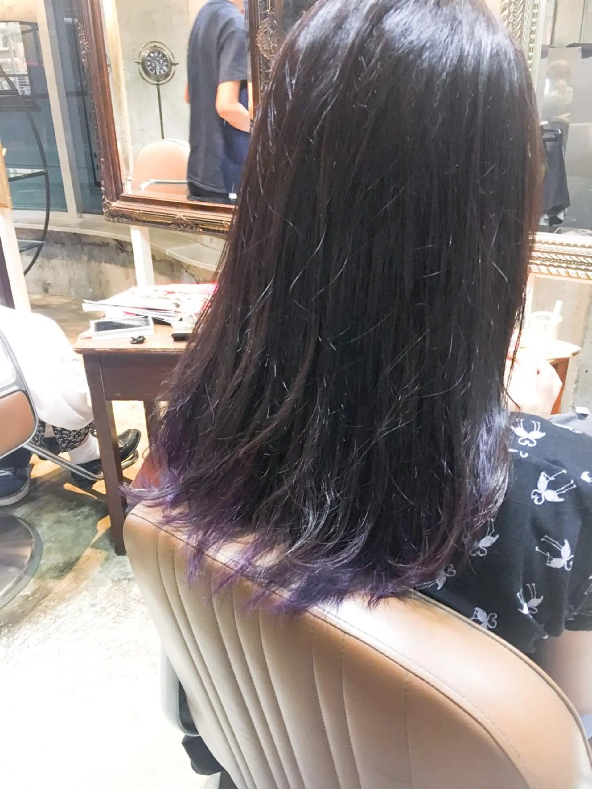 セミロング カラー グラデーションカラー バイオレットカラー 北條 優輝のヘアスタイル