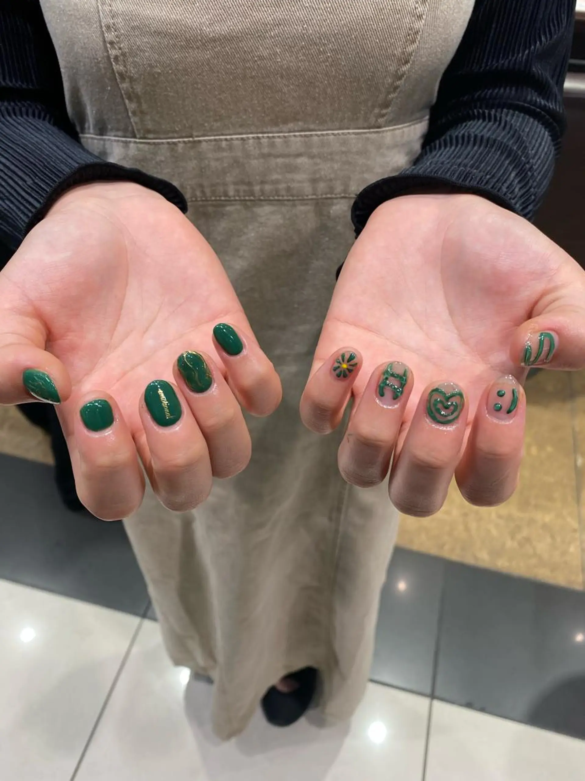 ネイル グリーン ぷっくりネイル 個性派／中韓ネイル SAKURAのネイルデザイン