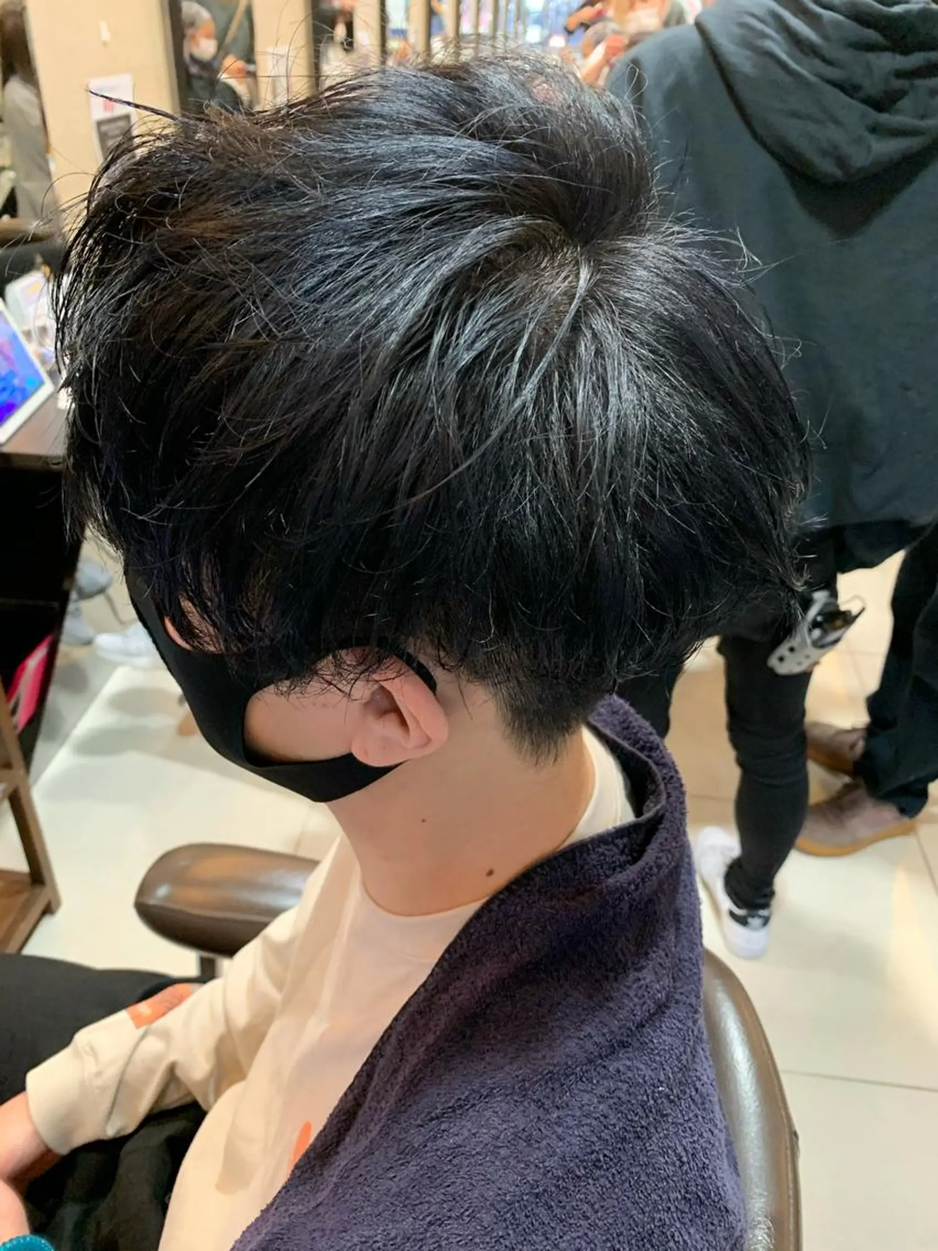 ショート カラー メンズ マッシュ 刈り上げ ダブルカラー ネイビーカラー ブリーチ特化 ハイトーンRYOYAのヘアスタイル