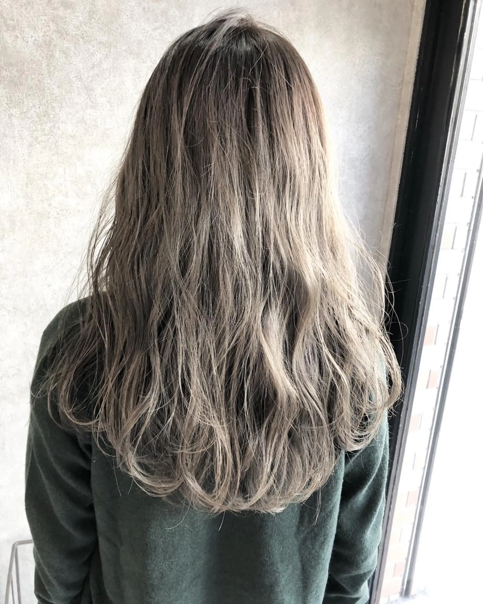 ロング カラー 顔周りレイヤー/韓国 ブリーチminamiのヘアスタイル