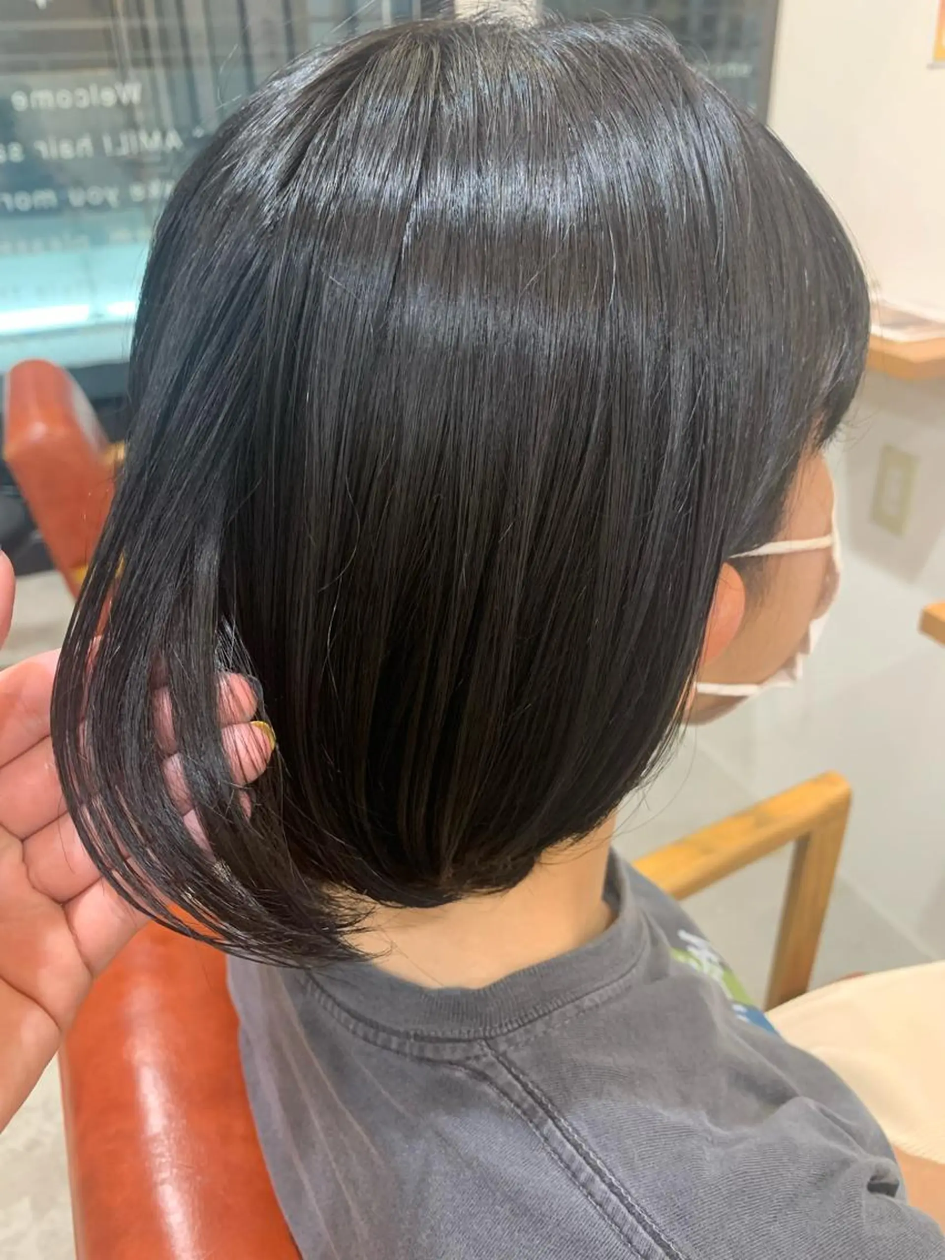 ショート om's poka 伊藤百花のヘアスタイル