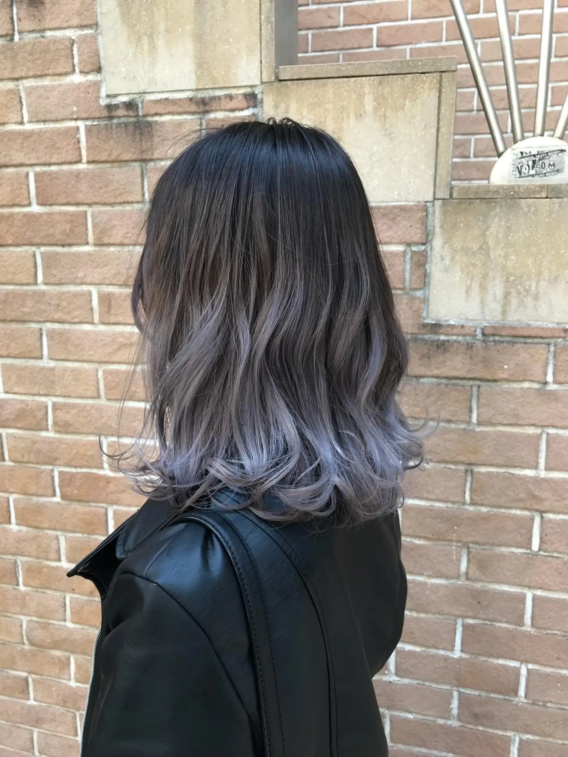 セミロング カラー パーマ ヘアアレンジ メンズ キッズ ネイル マツエク・マツパ グラデーションカラー シルバー グラデーション シルバー サロンドミルク 原宿のヘアスタイル