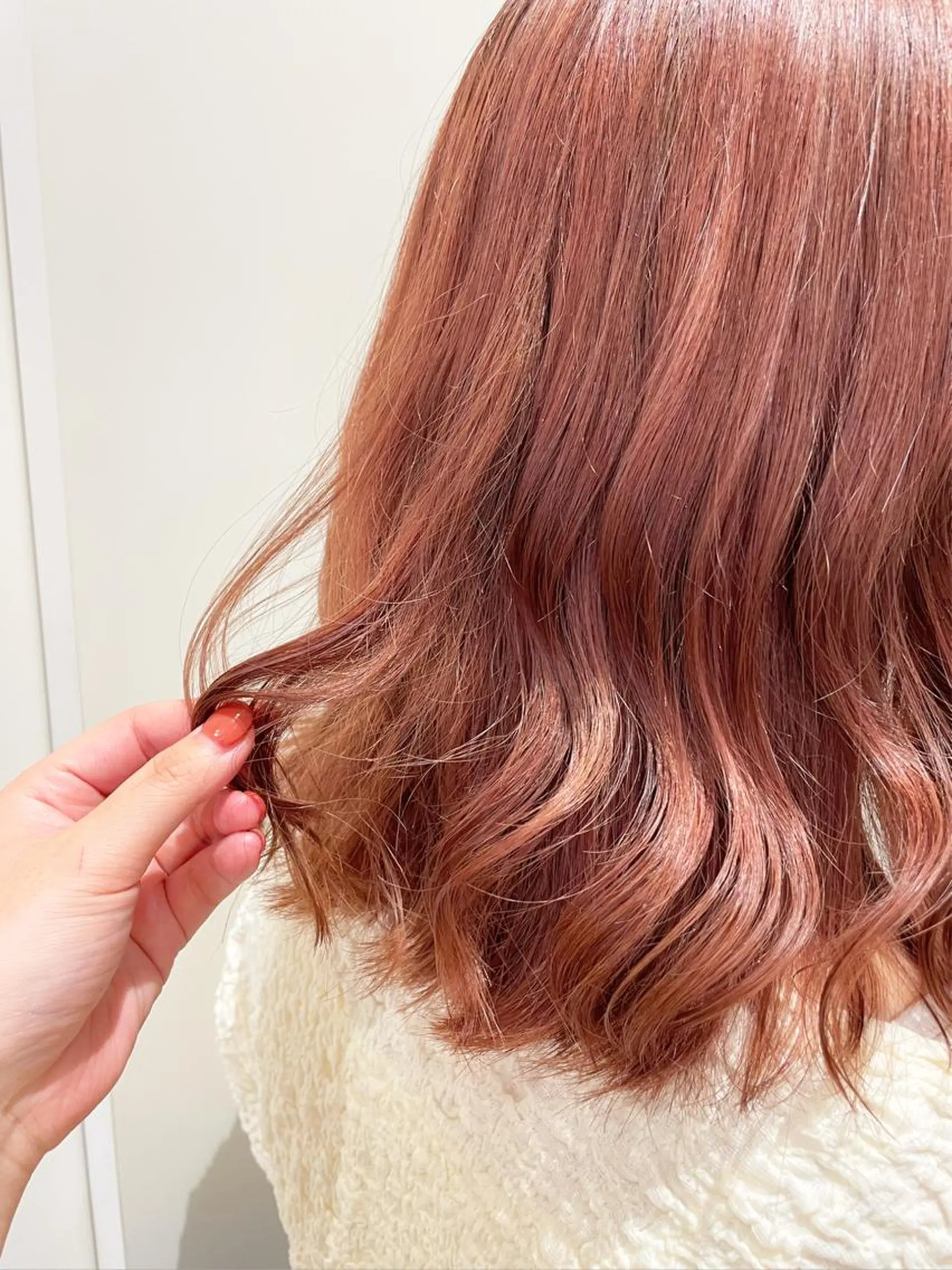 セミロング カラー オレンジ オレンジピンク ピンクカラー エクステ/ハイトーン 🐏☁️miminaのヘアスタイル