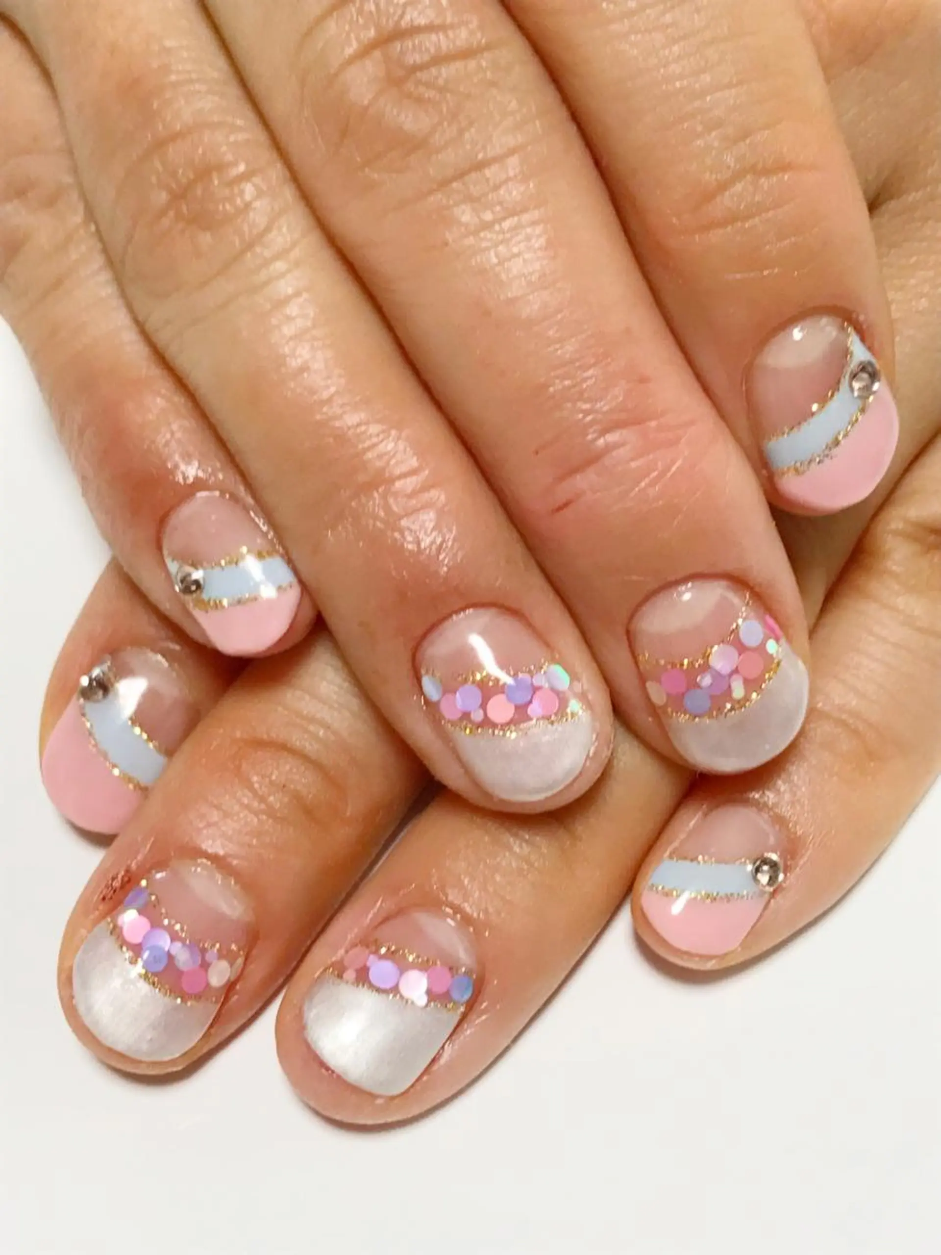 ネイル ダブルフレンチ フレンチネイル ホログラムネイル YUN 💅のネイルデザイン