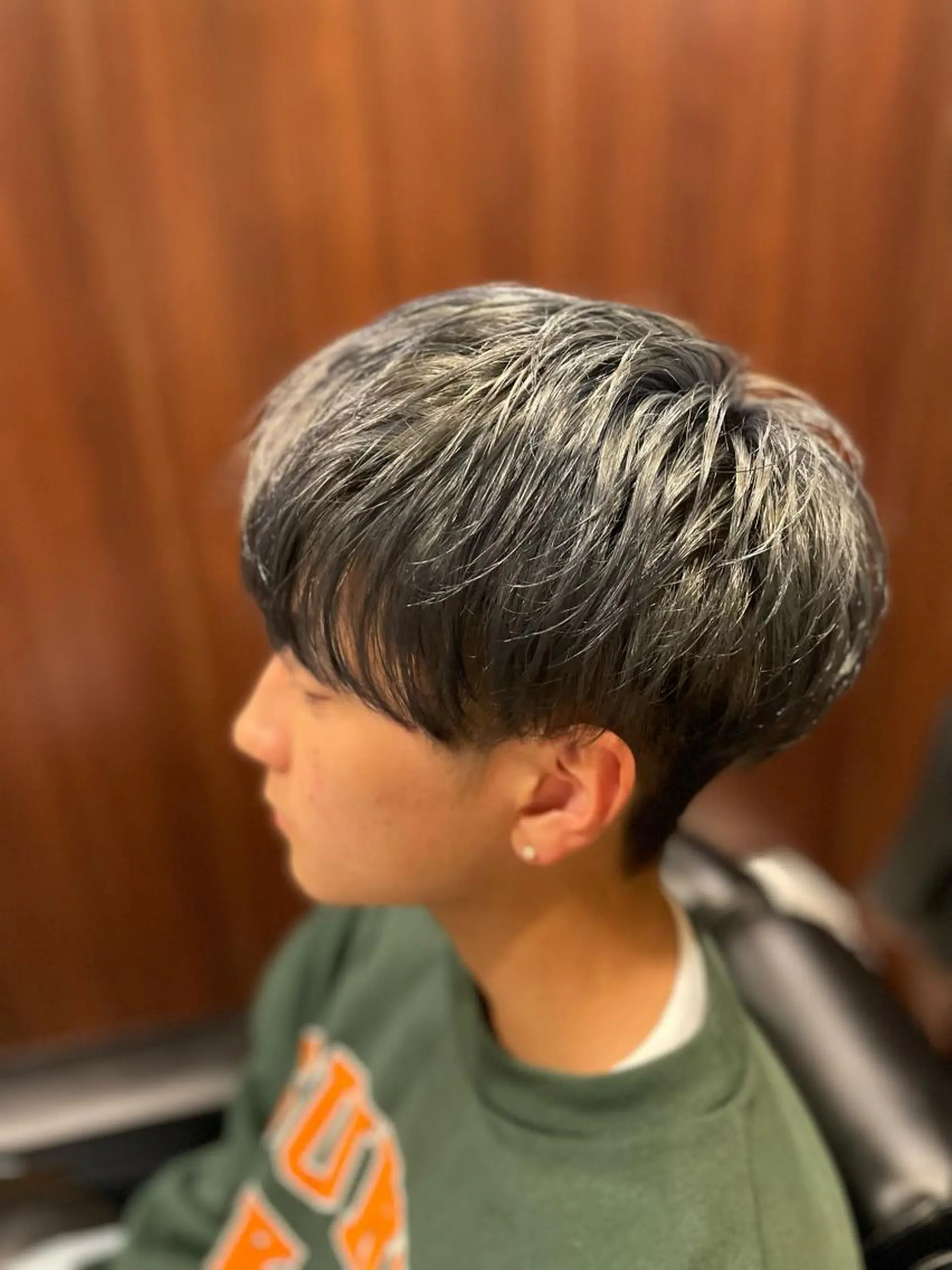 ミディアム カラー メンズ 海老原 コウのヘアスタイル