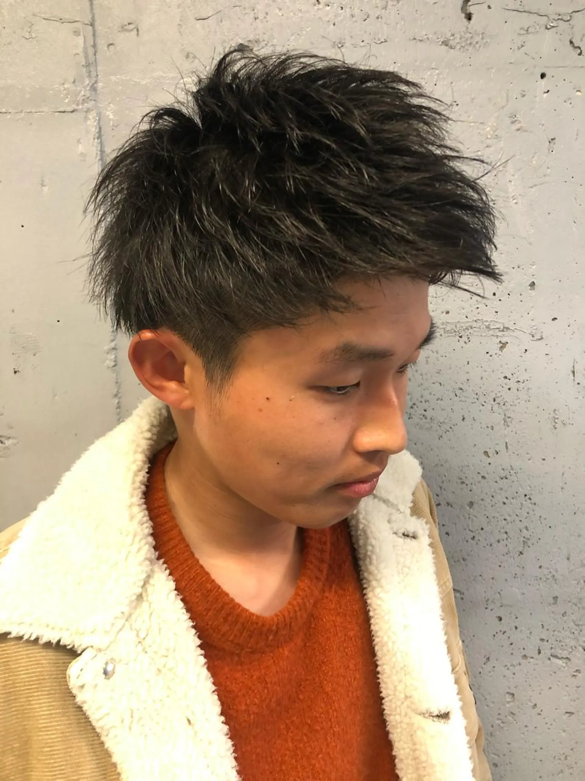 メンズ 顔まわりレイヤー デザインカットのヘアスタイル