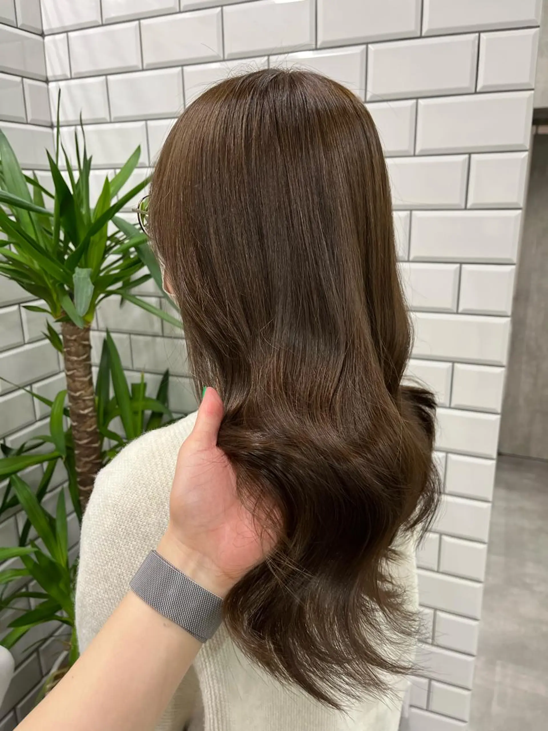 ロング カラー ヘアアレンジ ベージュカラー オリーブベージュ ヘアカラー トリートメント ヘアセット newi赤羽 HINATAのヘアスタイル